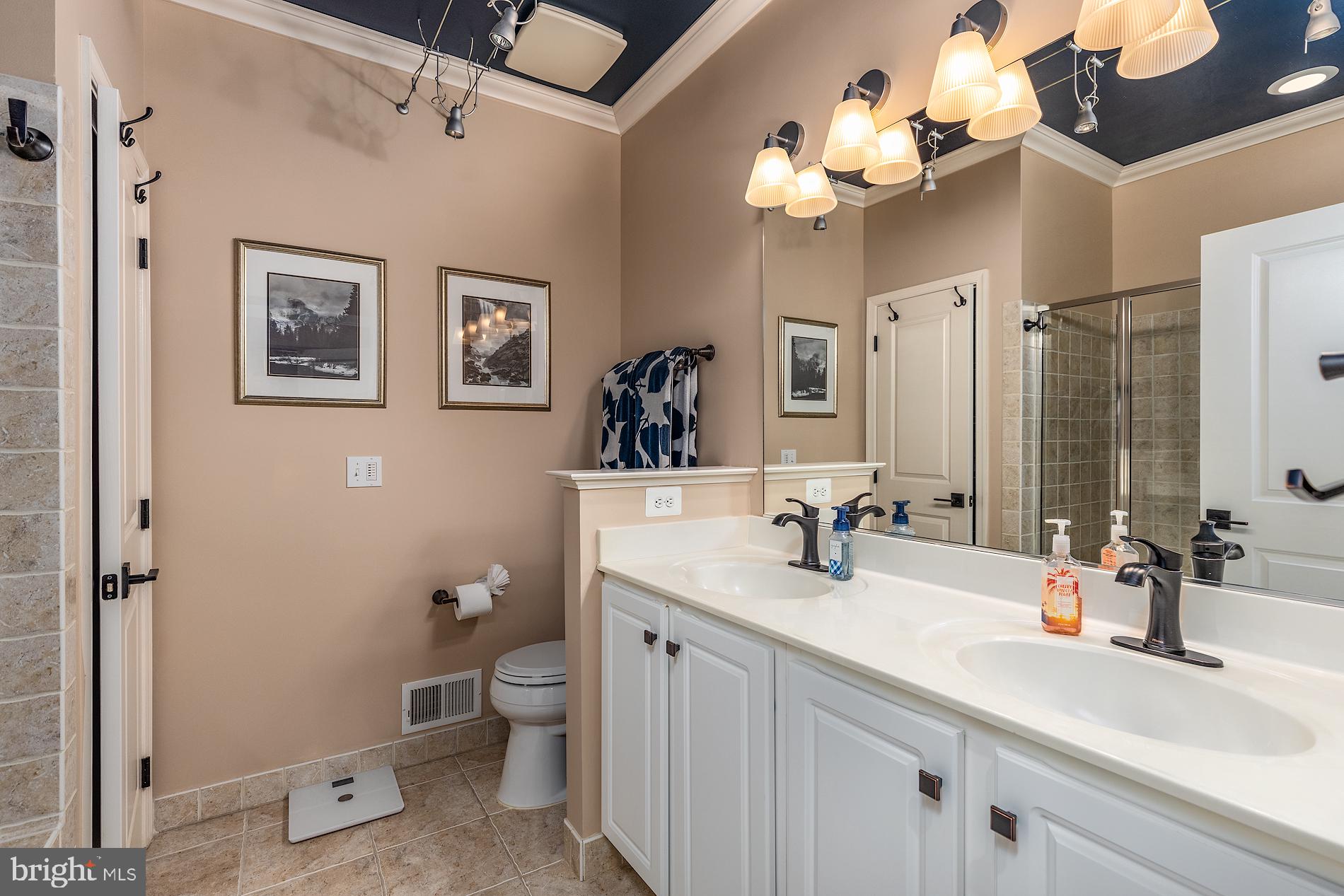 BLOOMS CROSSING - Residential