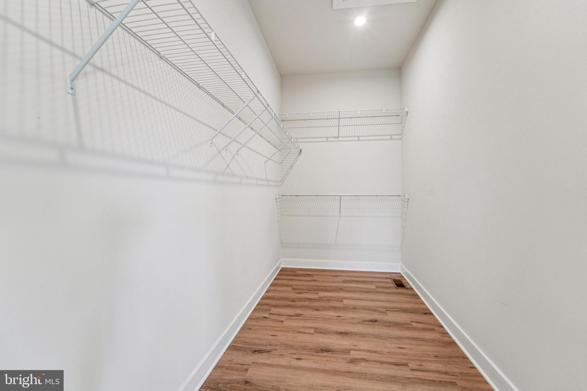 BROOKFIELD - Residential