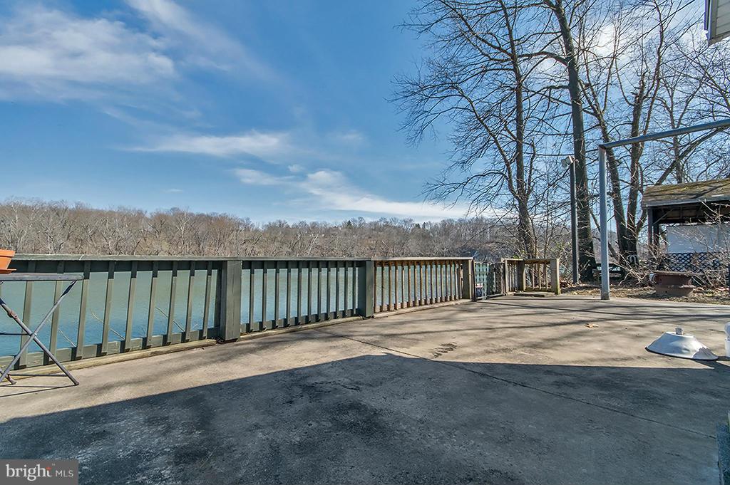 RIVER BEND - Residential