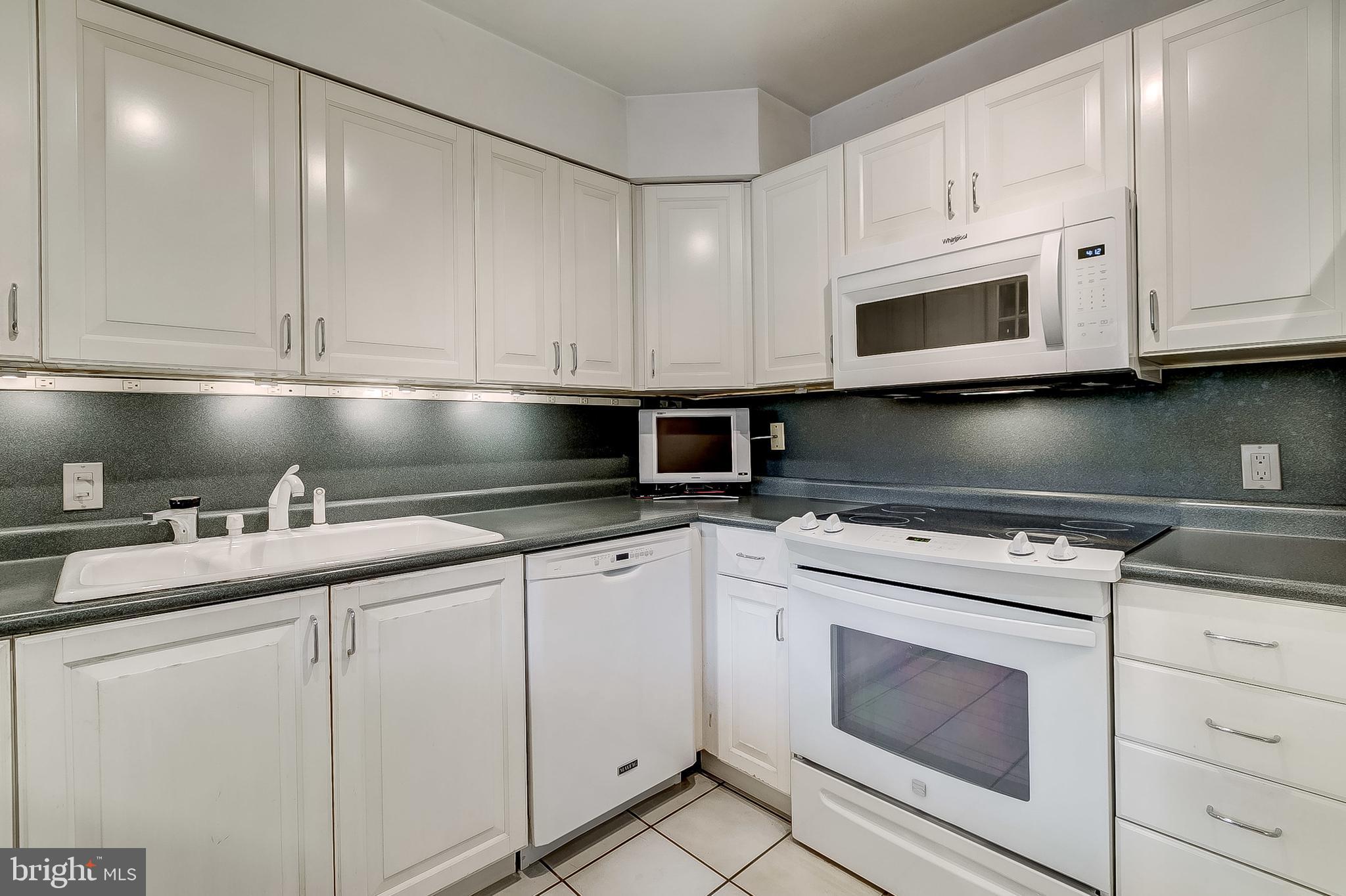 ANCHORAGE TOWERS - Residential