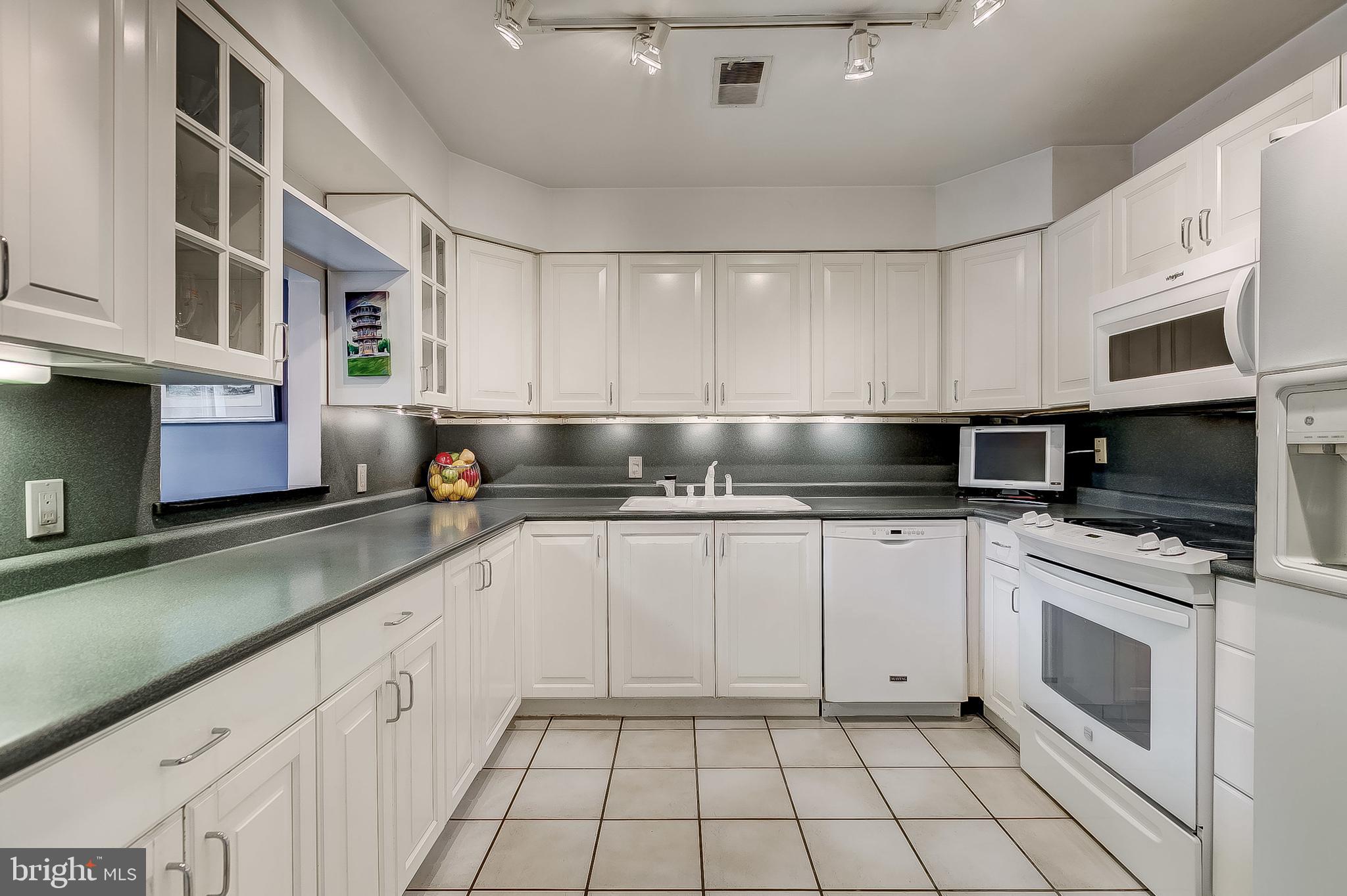 ANCHORAGE TOWERS - Residential