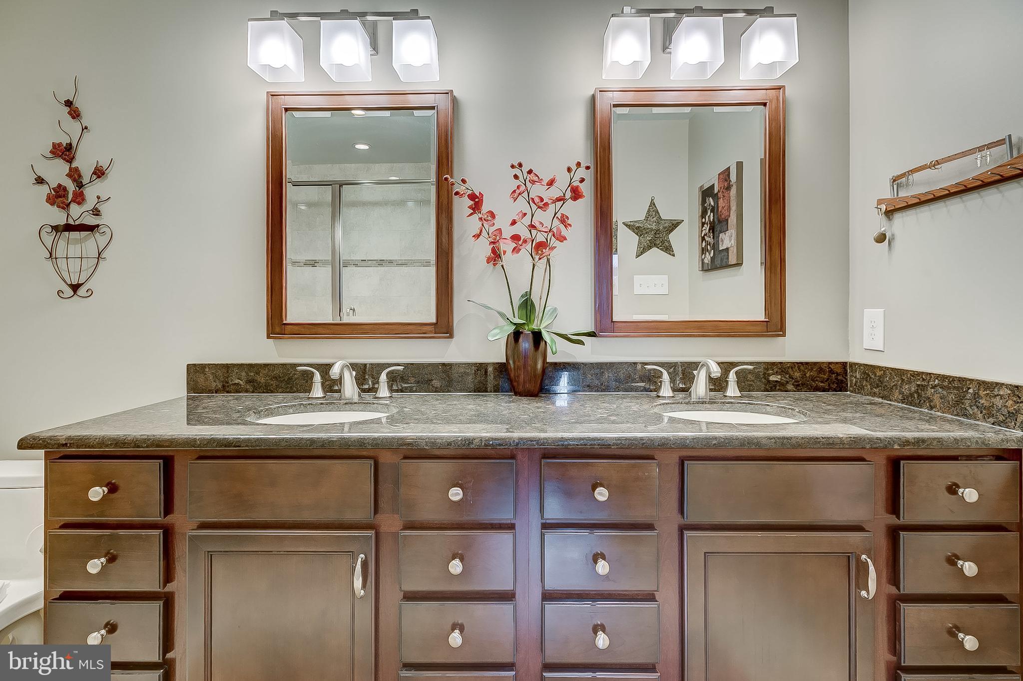 ANCHORAGE TOWERS - Residential