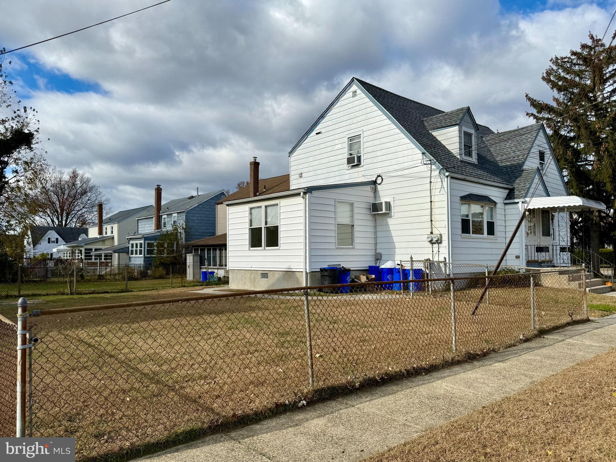 1132 HOWARD AVENUE A - LEFT SIDE