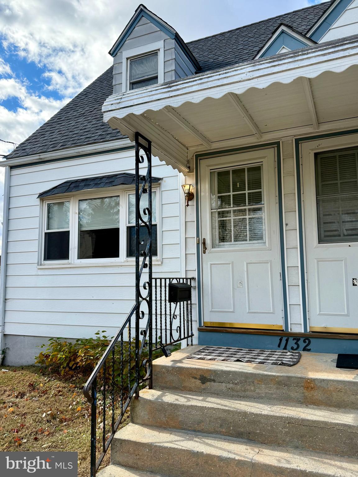 1132 HOWARD AVENUE A - LEFT SIDE