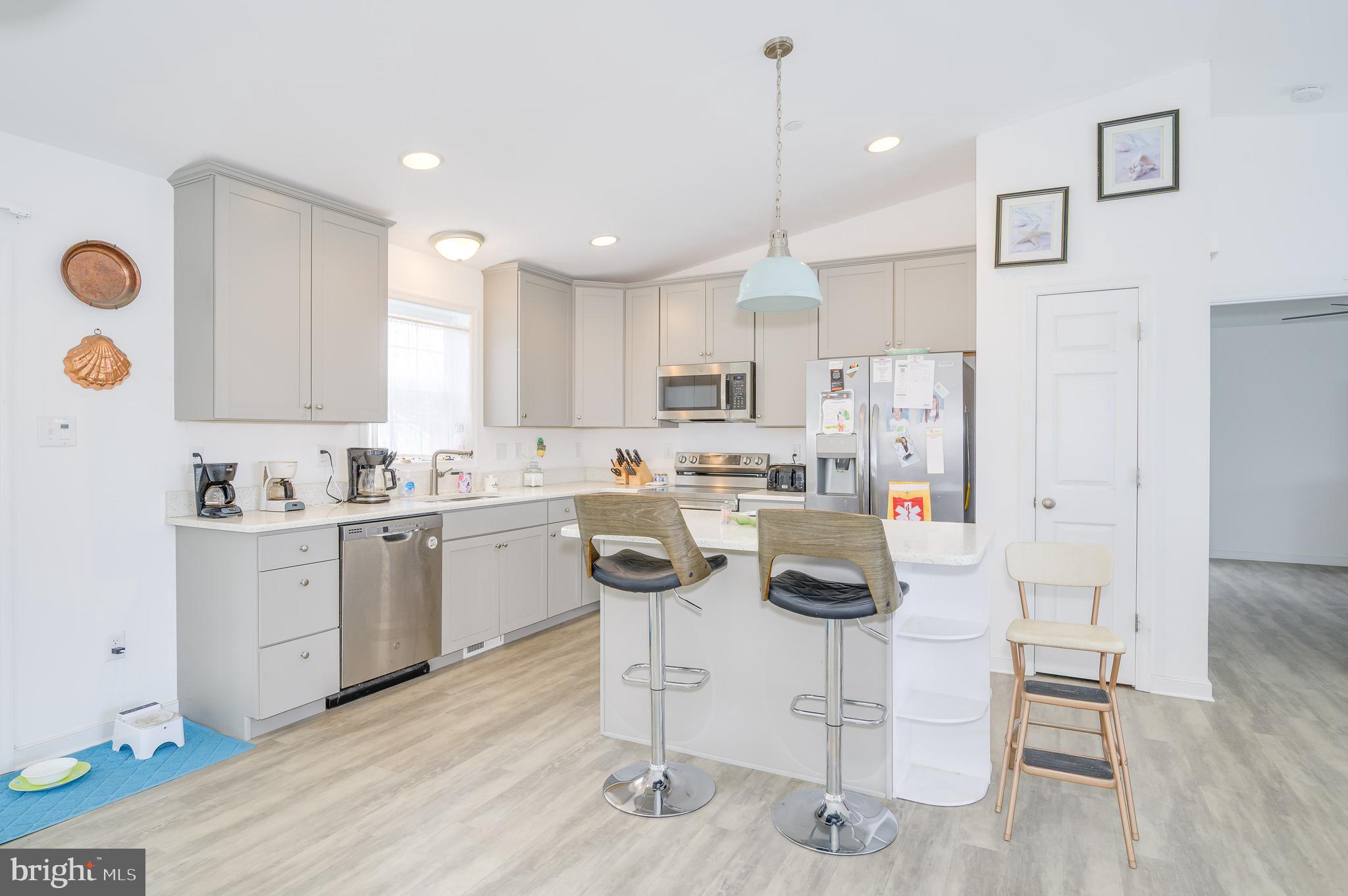 POTOMAC MANOR - Residential