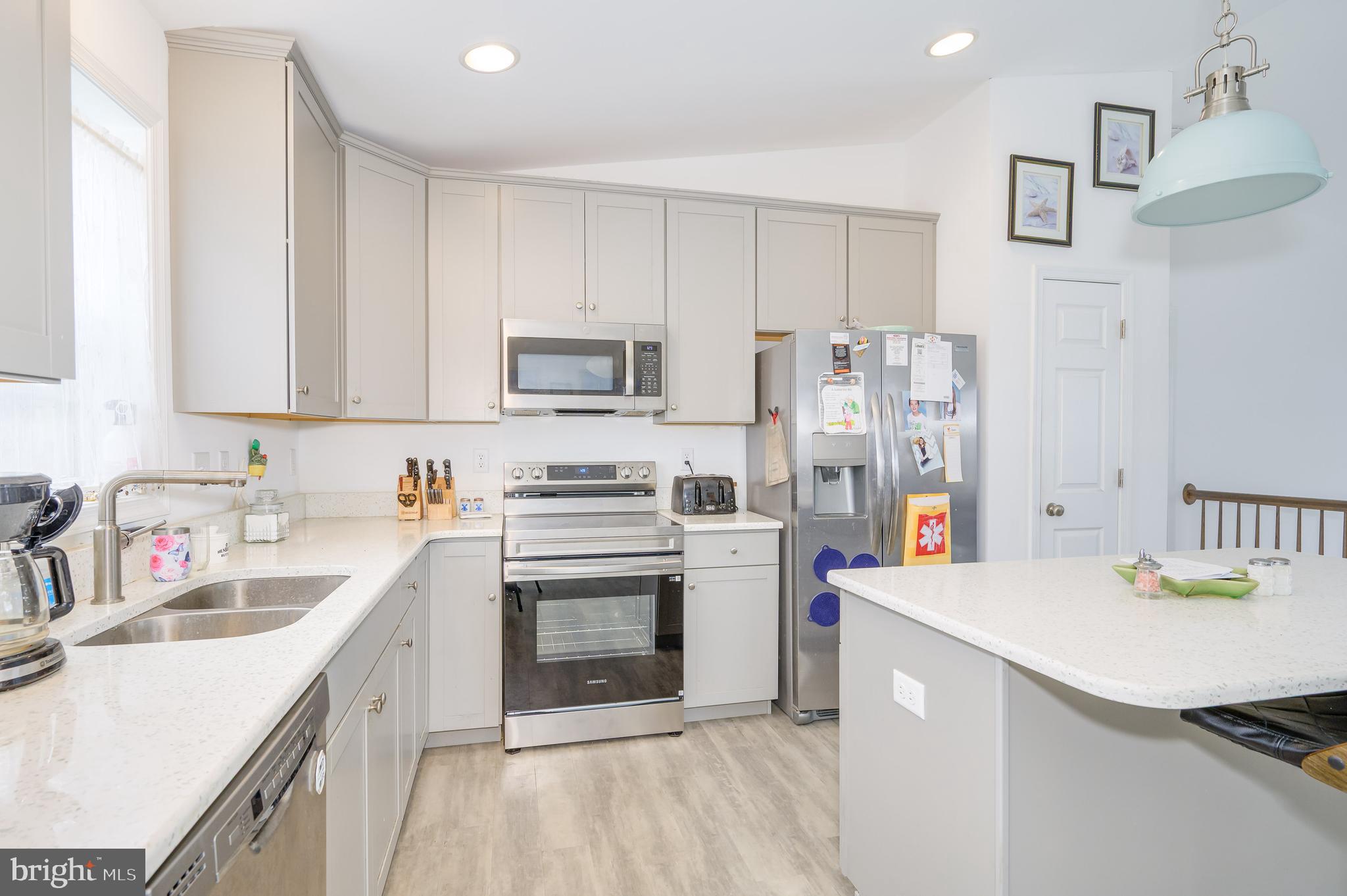 POTOMAC MANOR - Residential