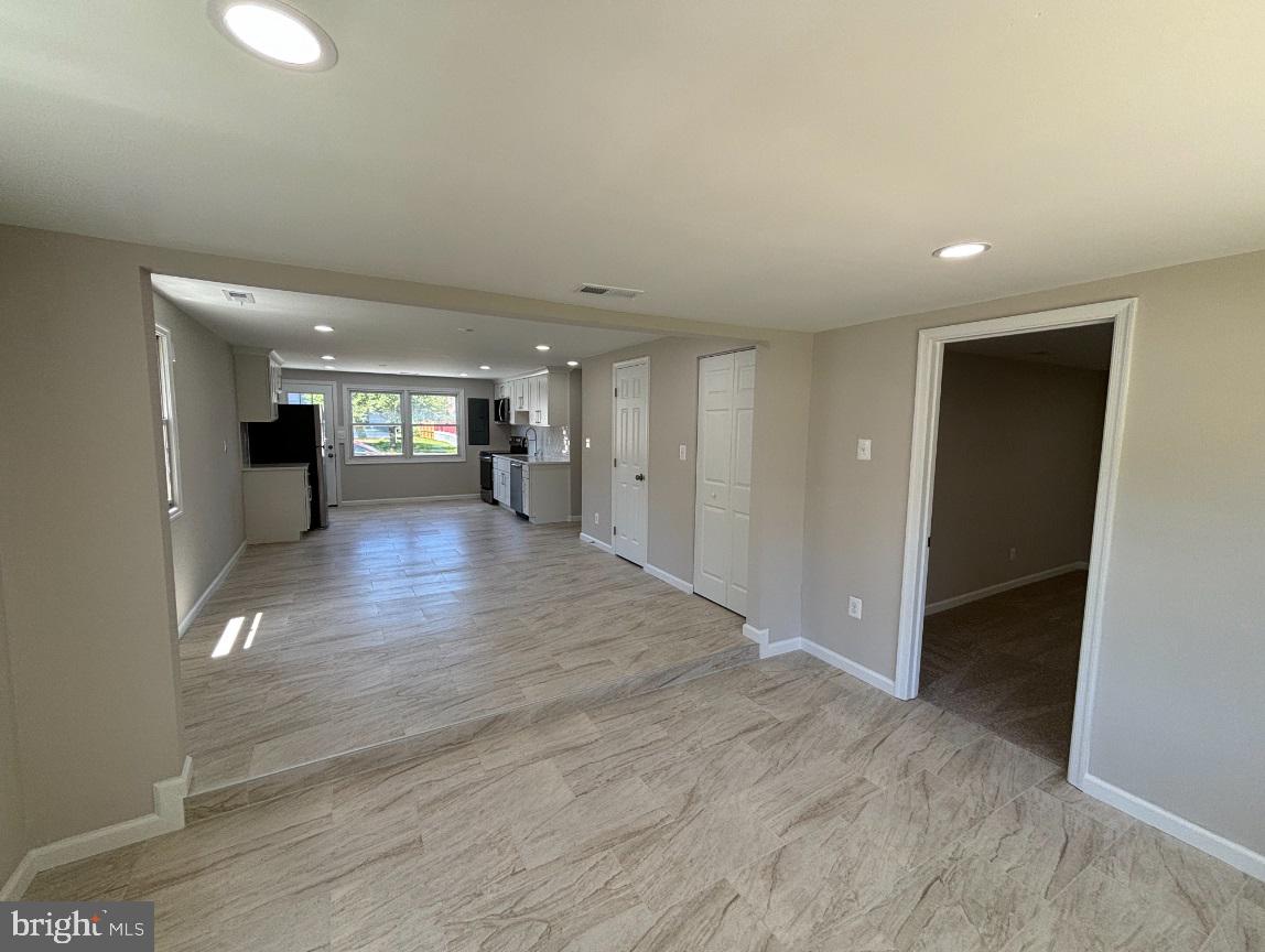 GLEN GARDENS - Residential Lease