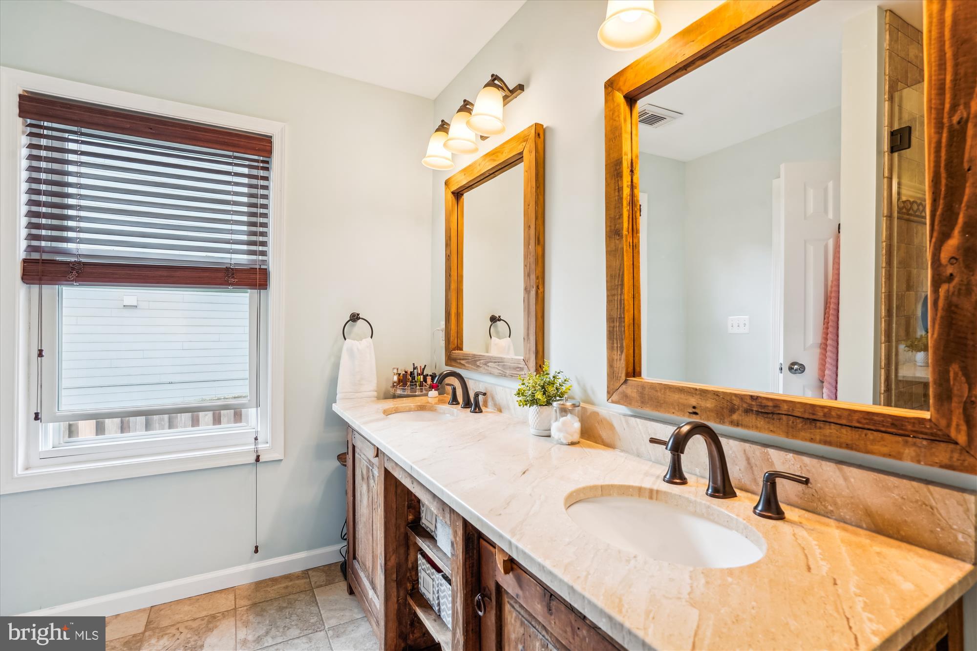 VIENNA WOODS - Residential