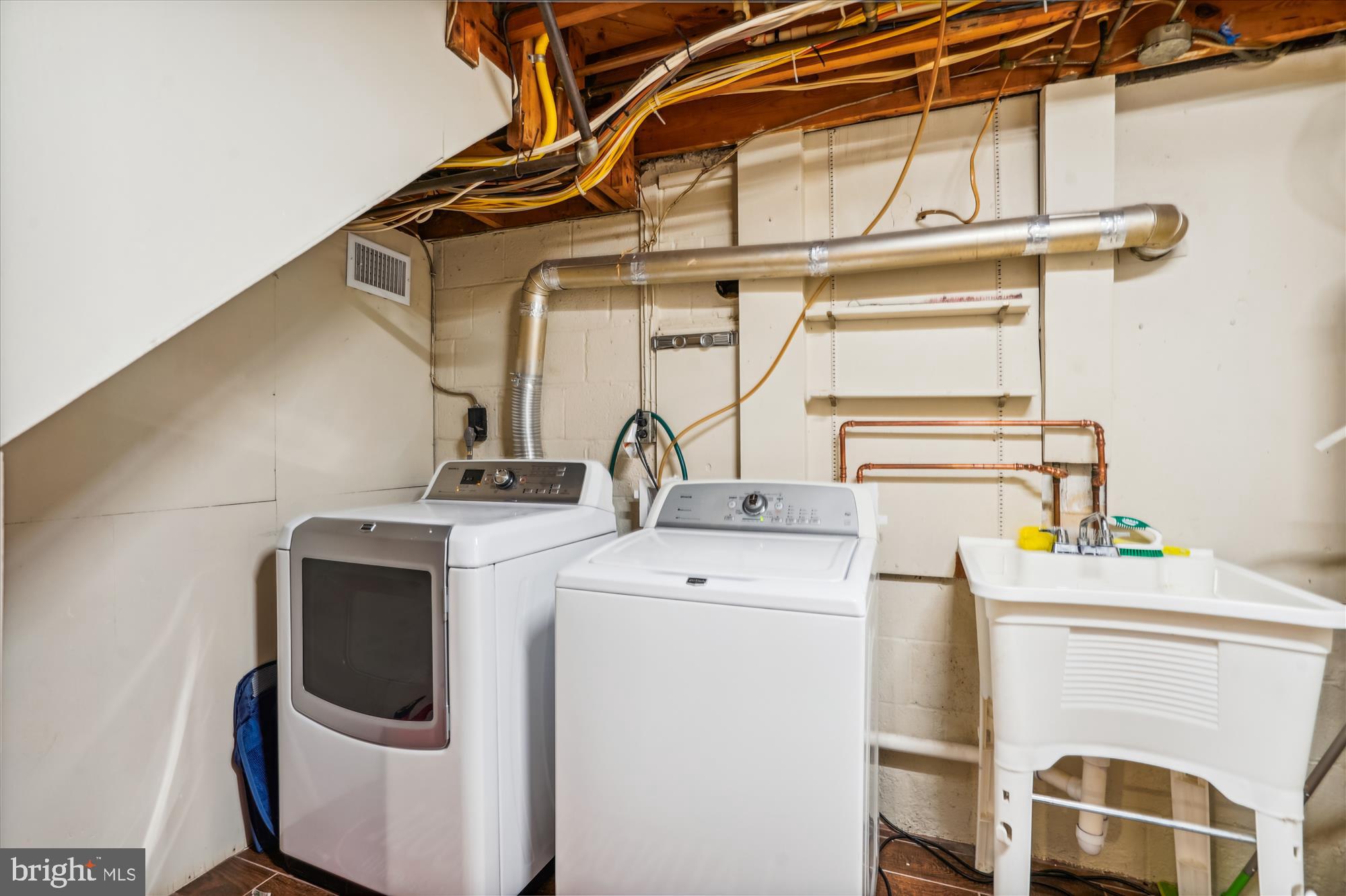 VIENNA WOODS - Residential