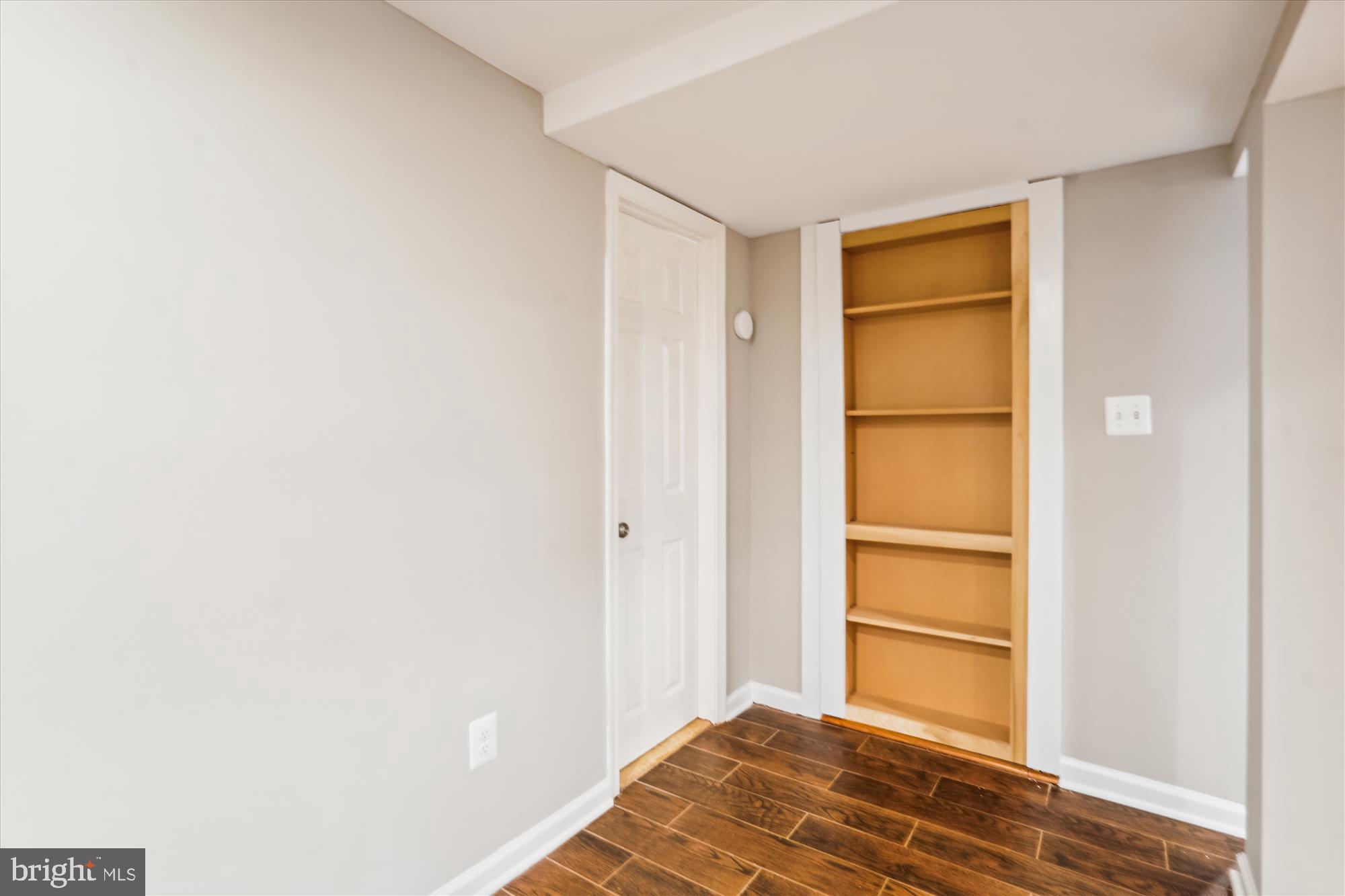 VIENNA WOODS - Residential