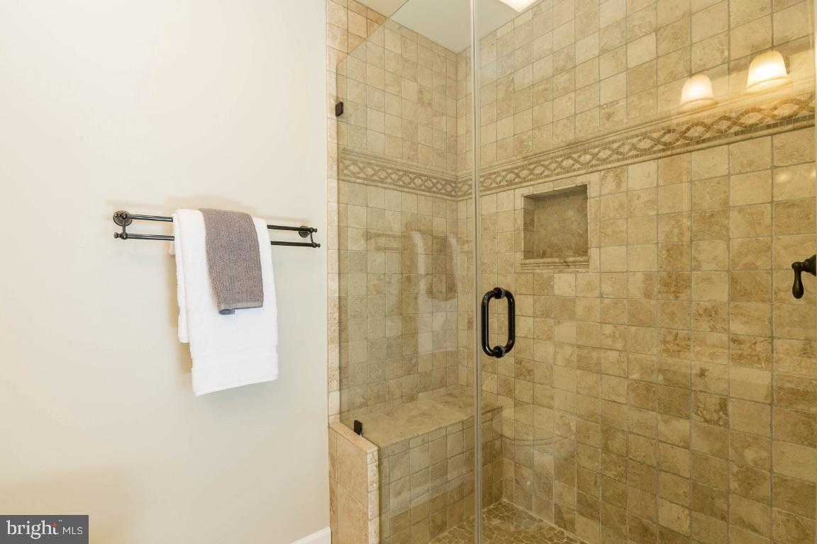 VIENNA WOODS - Residential