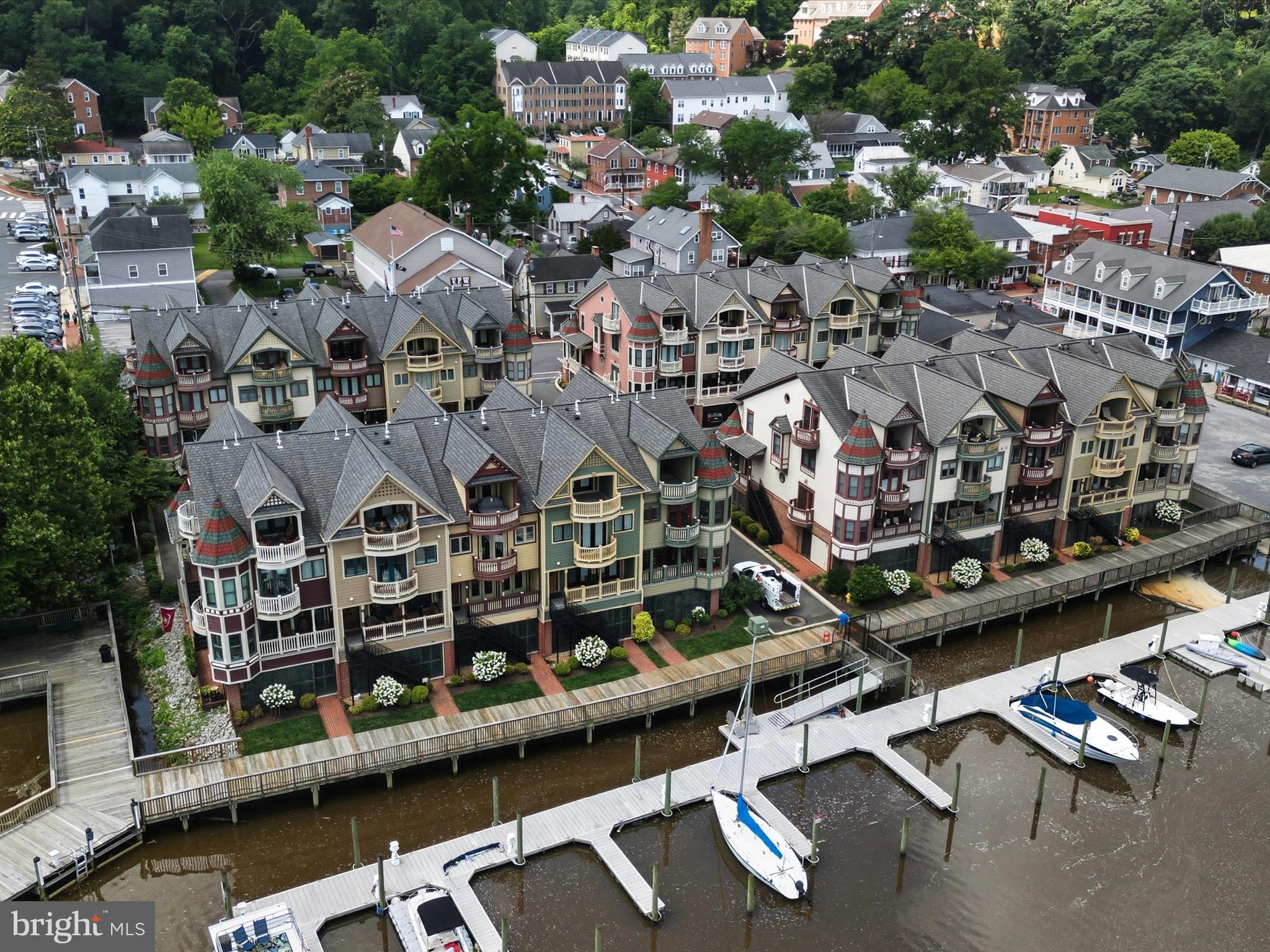 VANTAGE POINT - Residential