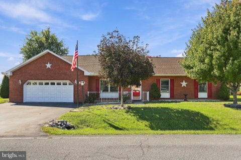 Photo of 107 Grand Oak Drive, HAGERSTOWN, MD 21740 (MLS # MDWA2040538)
