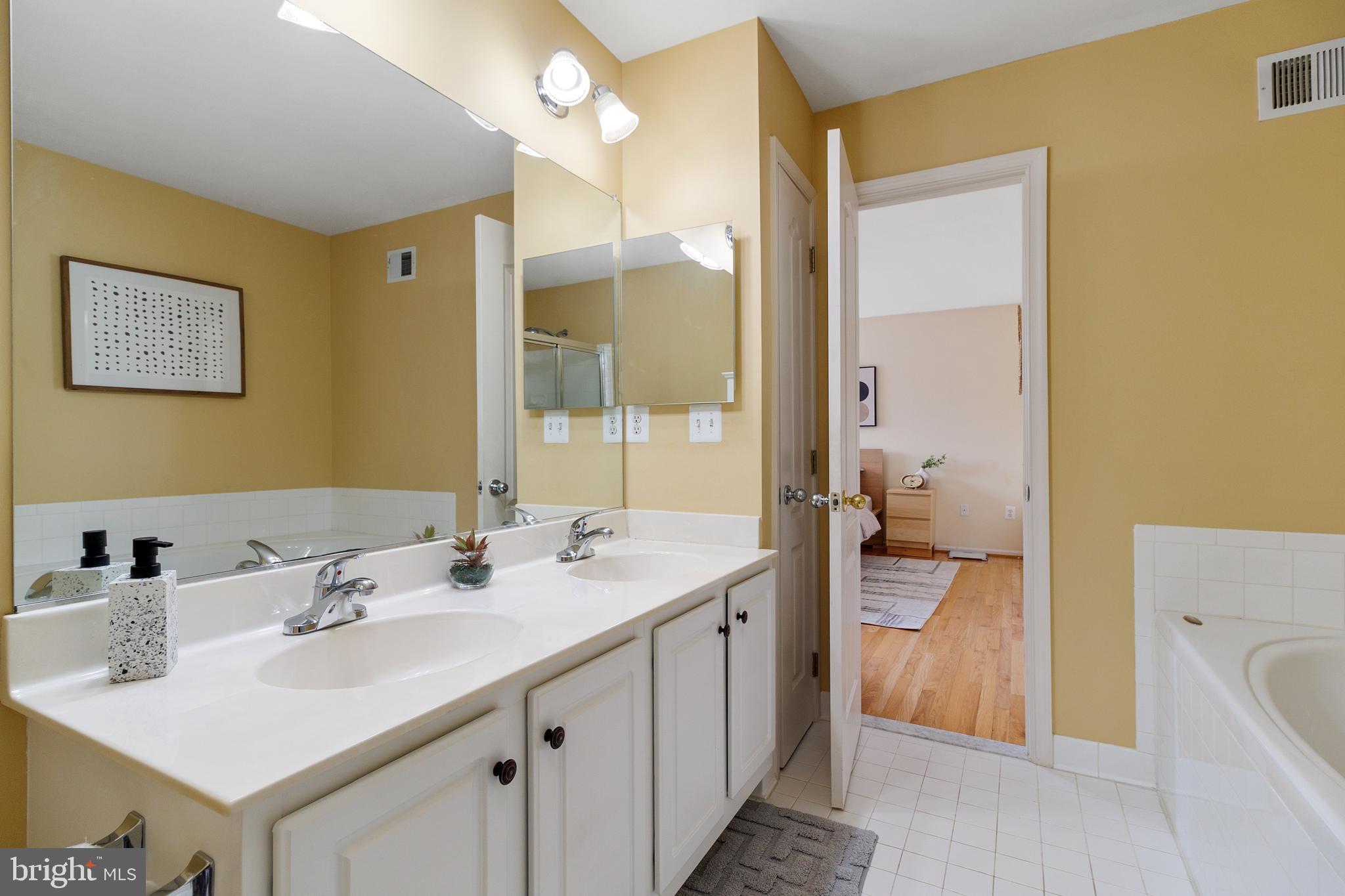 ASHBURN FARM - Residential