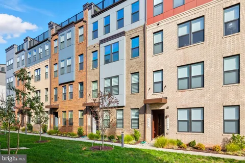 44531 Wolfhound Square, Ashburn, VA MLS: VALO2108078