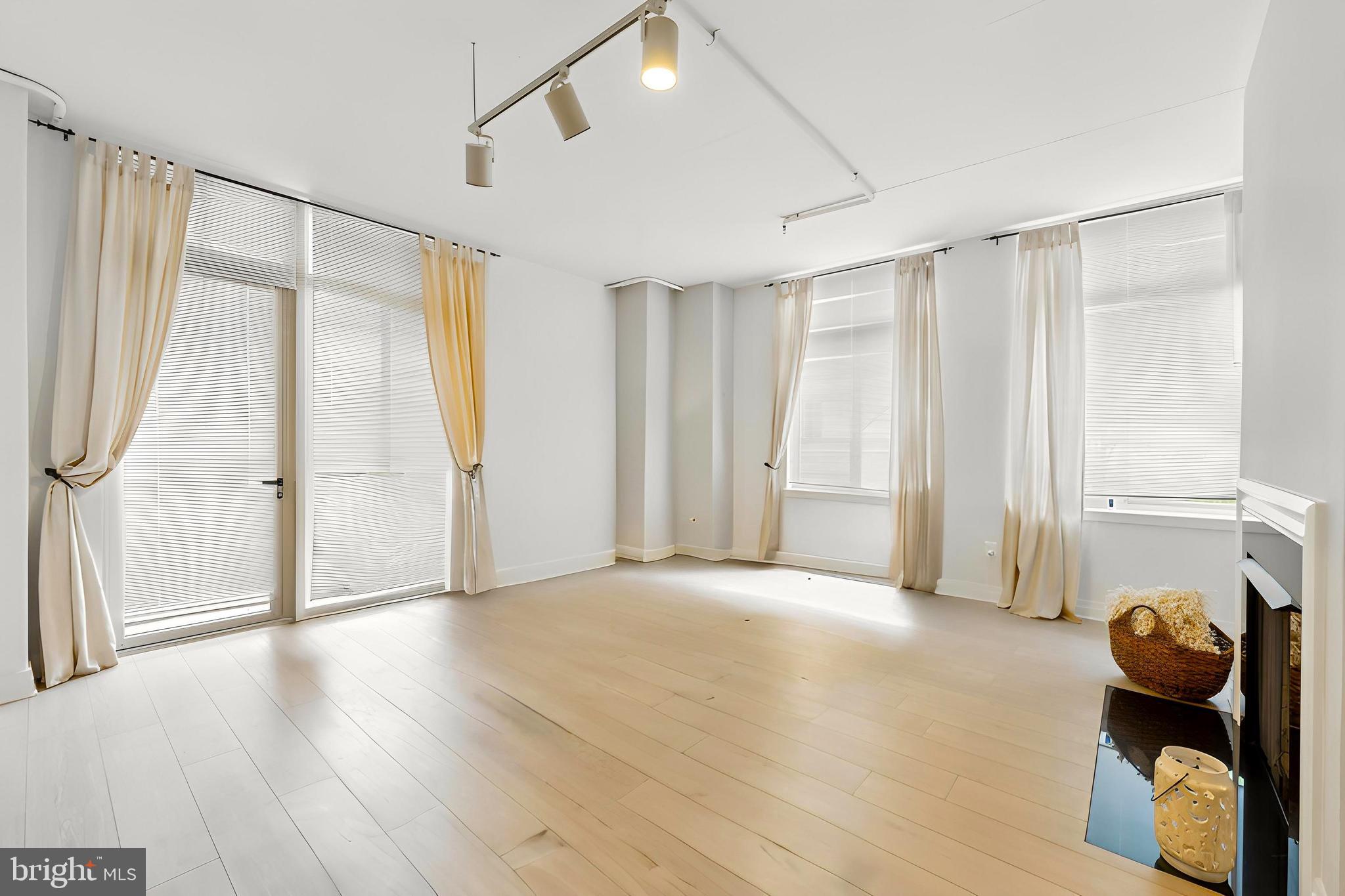 ELAN AT EAST MARKET - Residential