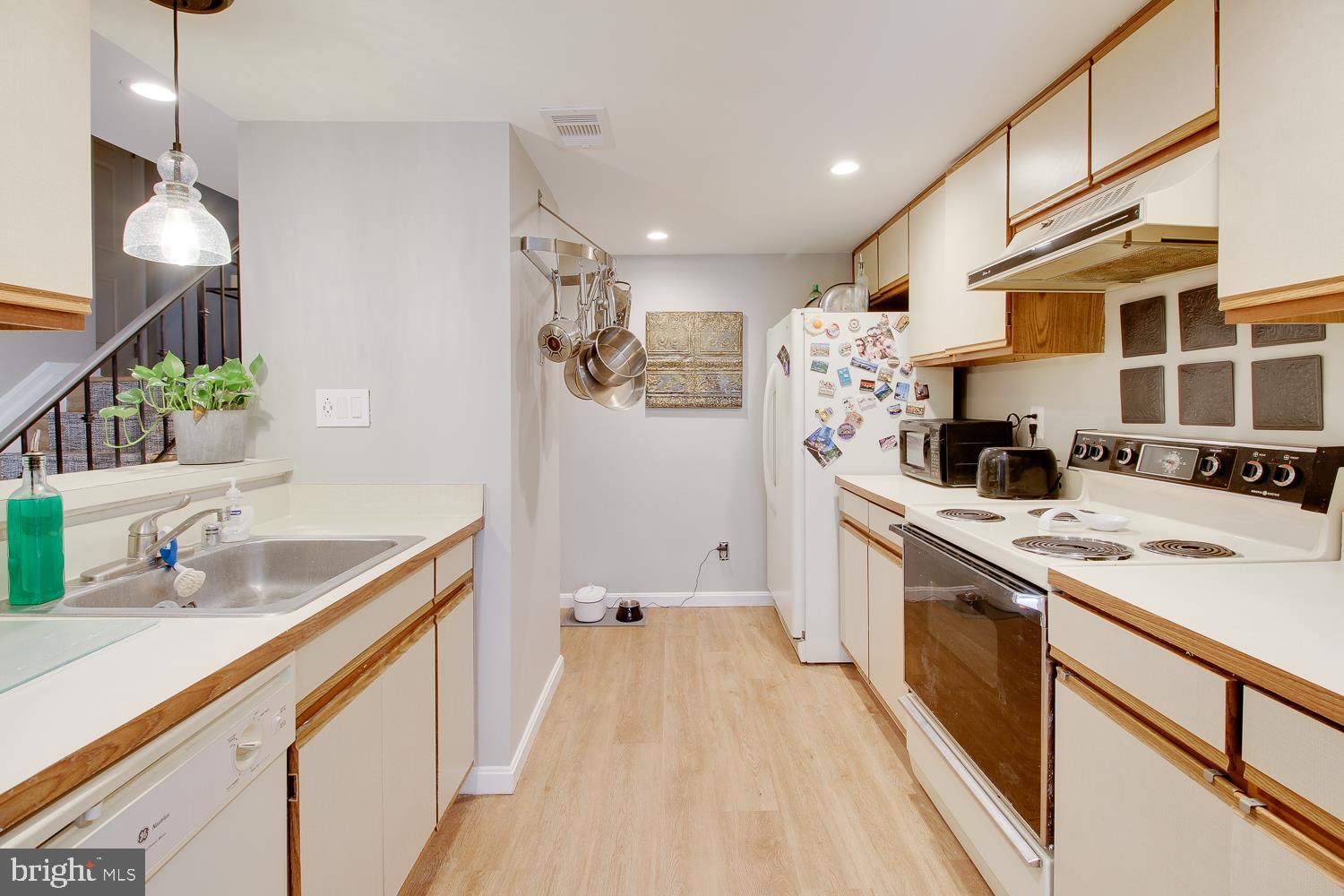 GRAYS POINTE - Residential