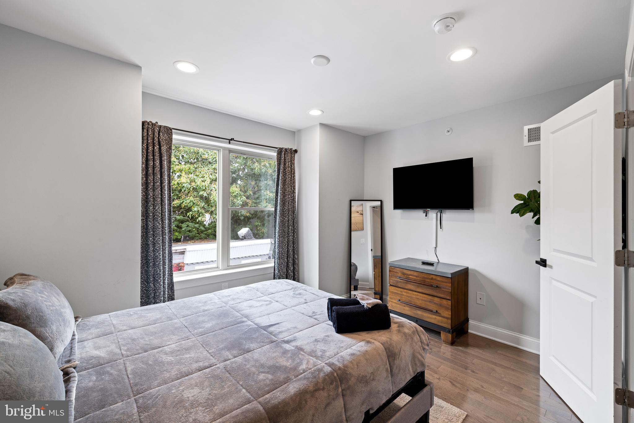POINT BREEZE - Residential