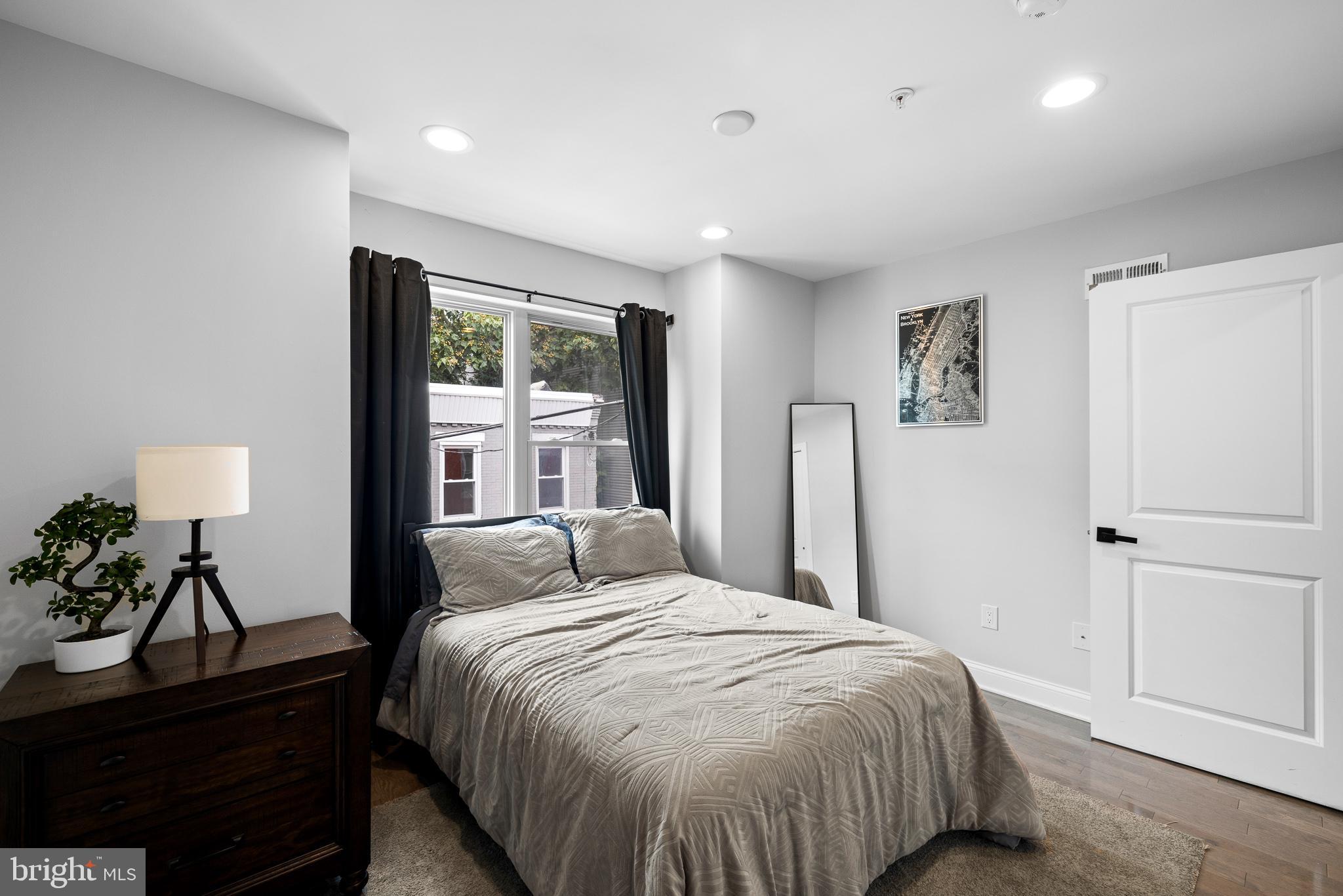 POINT BREEZE - Residential