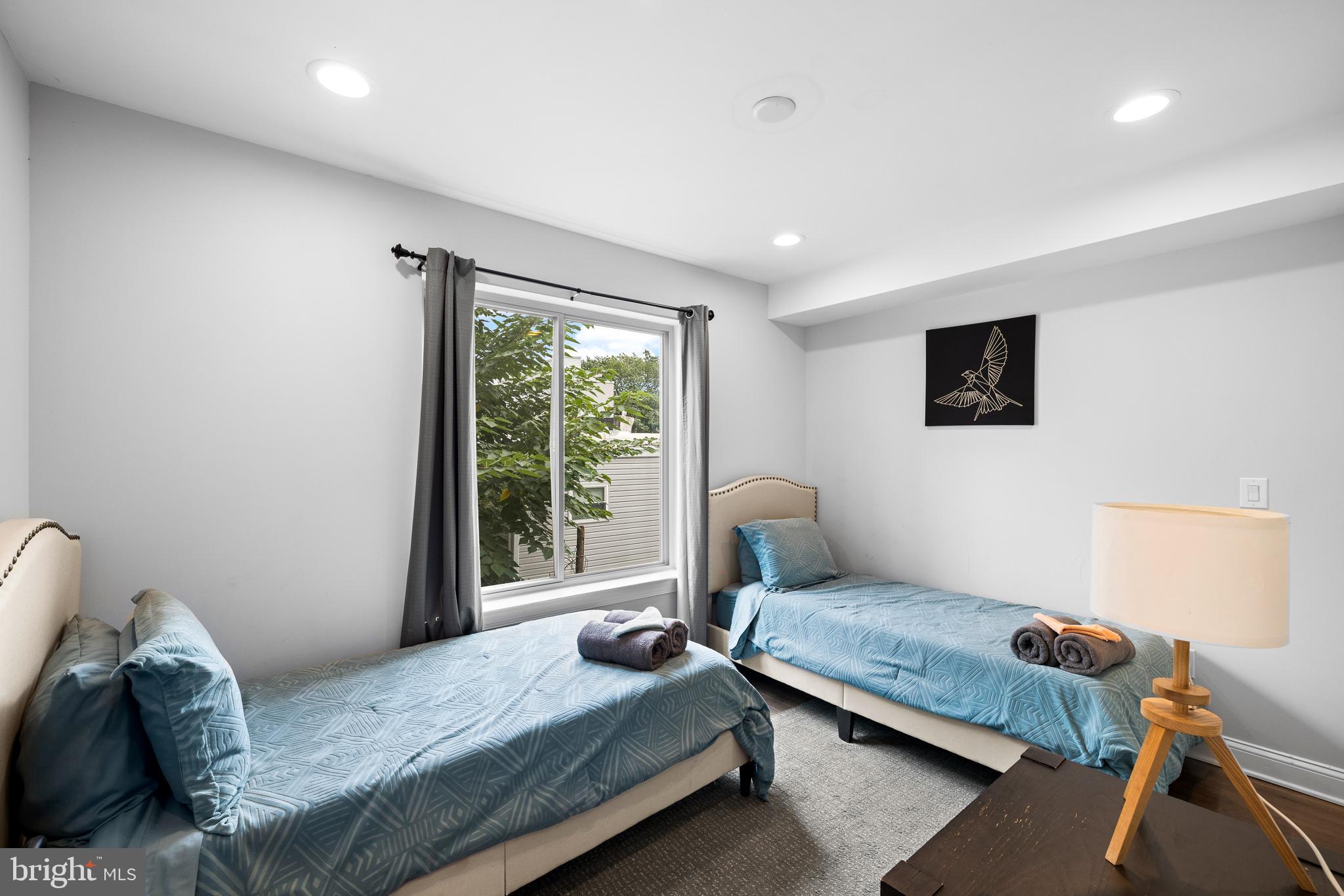 POINT BREEZE - Residential