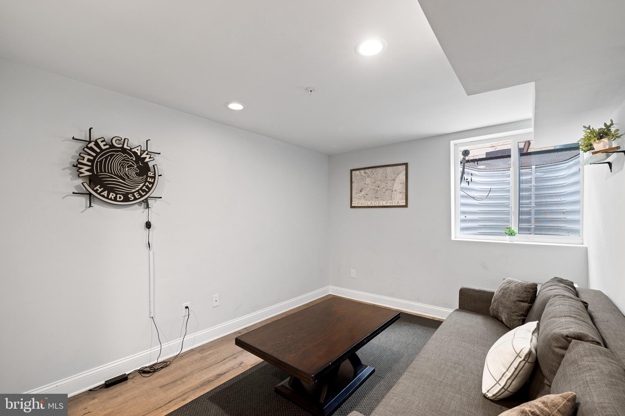 POINT BREEZE - Residential