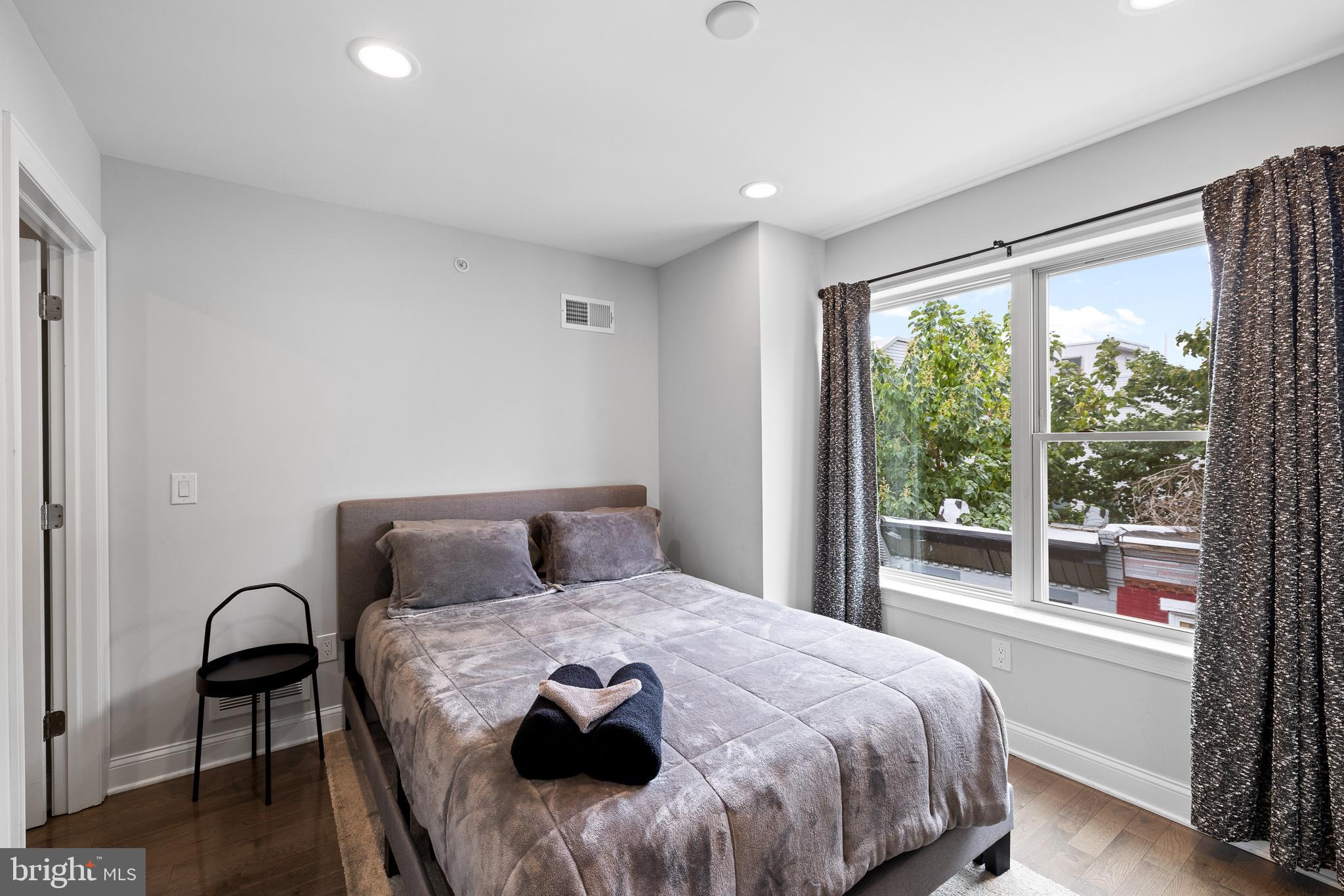 POINT BREEZE - Residential