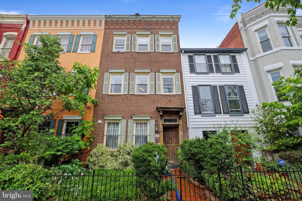 Photo of 517 6th Street SE #2, WASHINGTON, DC 20003 (MLS # DCDC2225414)