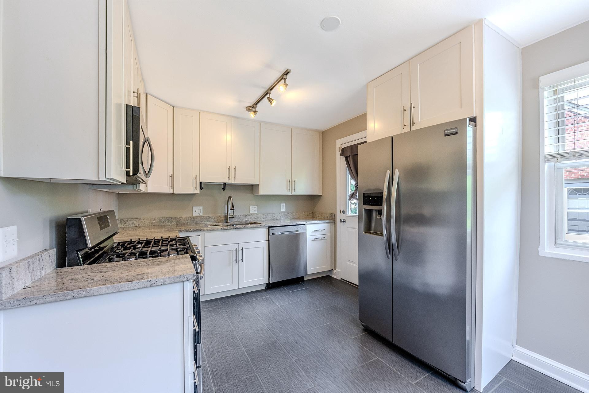 CAROLE HIGHLANDS - Residential