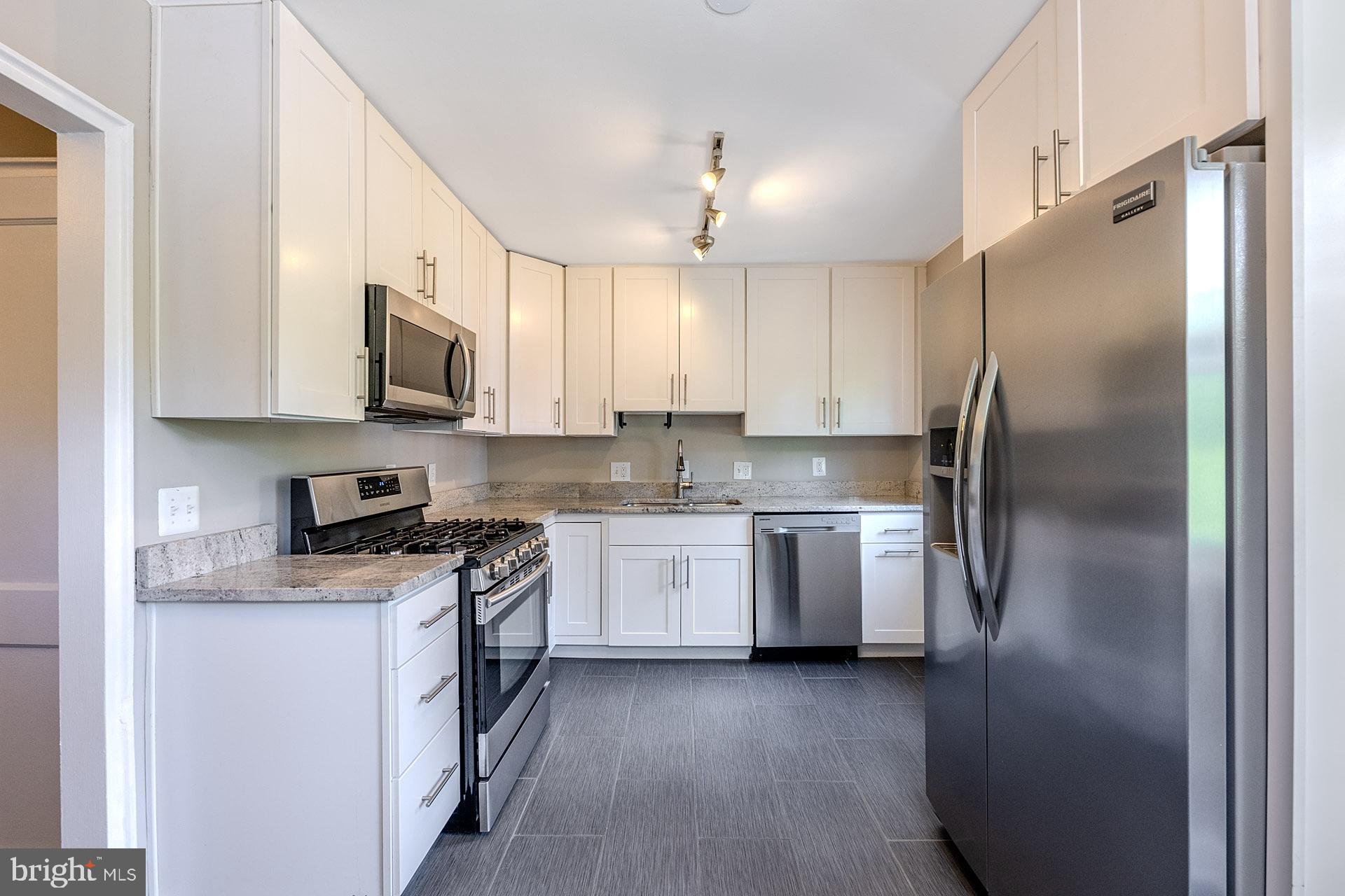 CAROLE HIGHLANDS - Residential