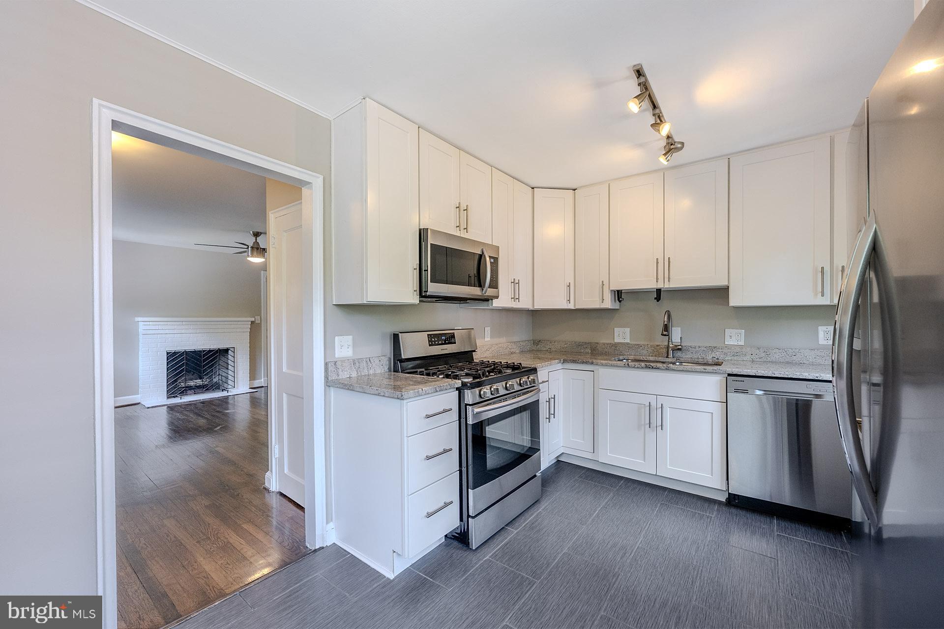 CAROLE HIGHLANDS - Residential