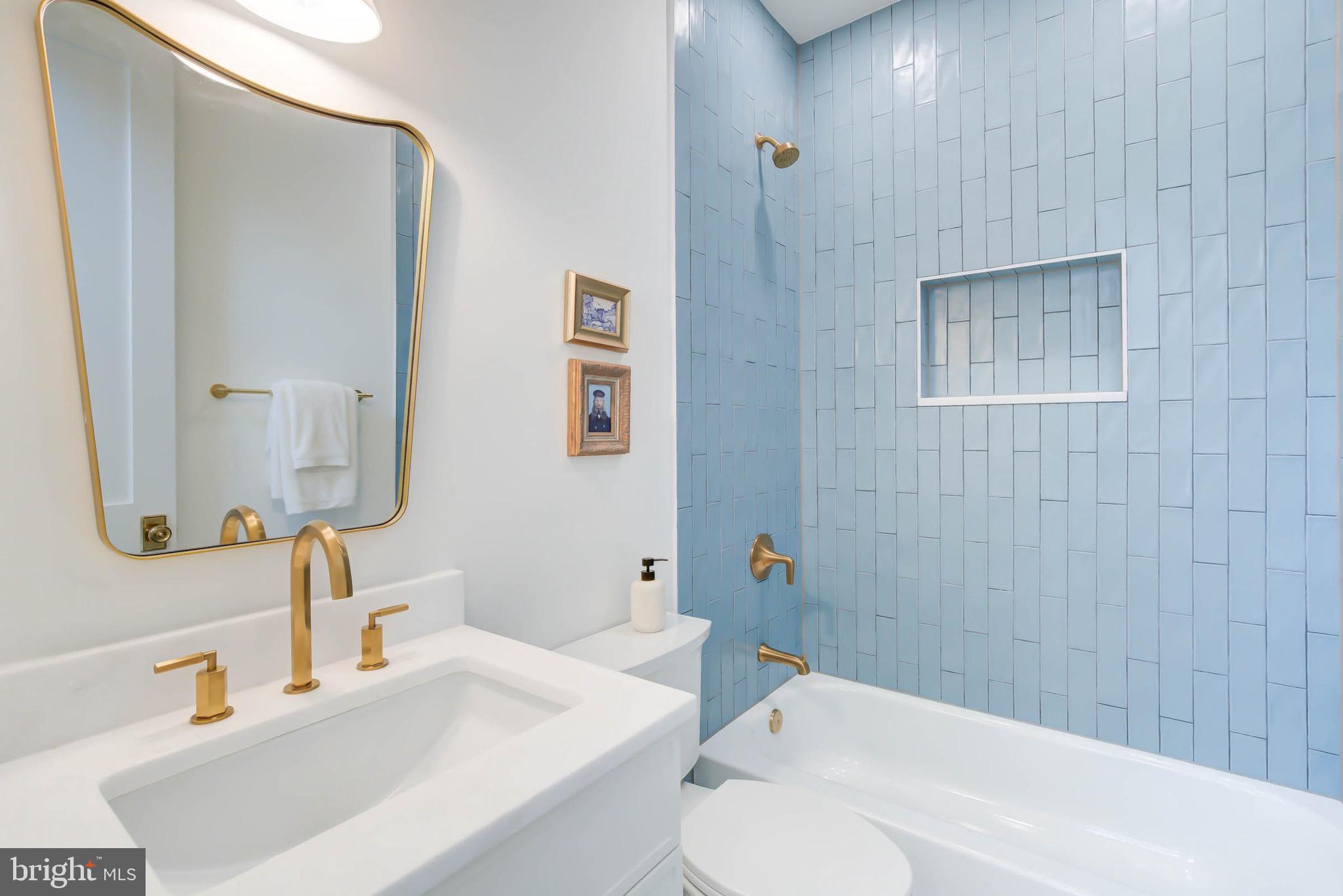CAPITOL HILL - Residential