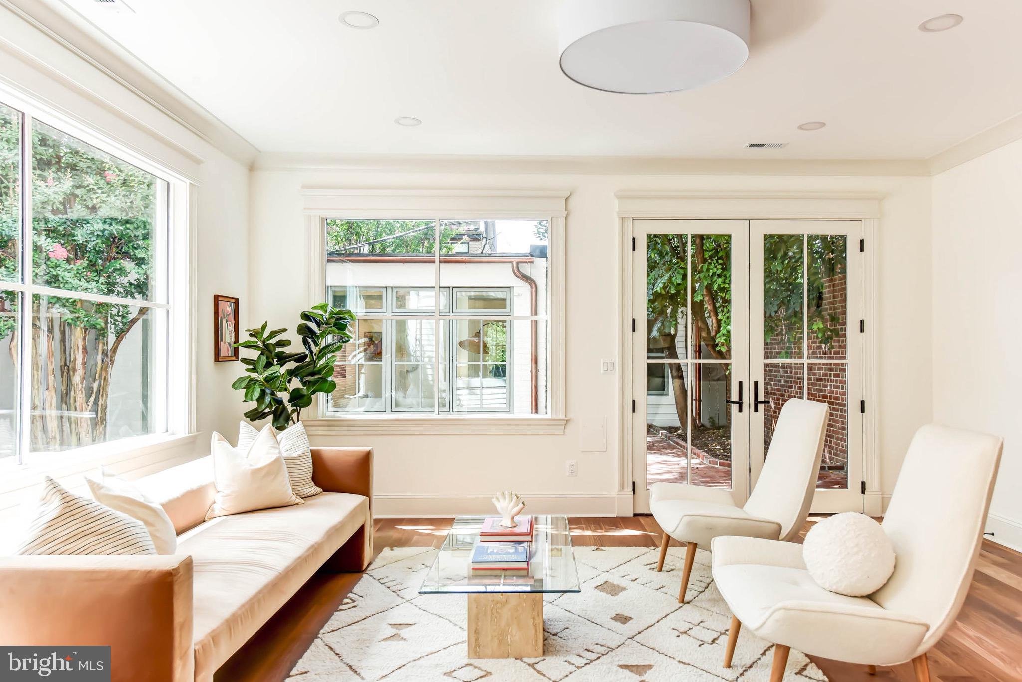 CAPITOL HILL - Residential