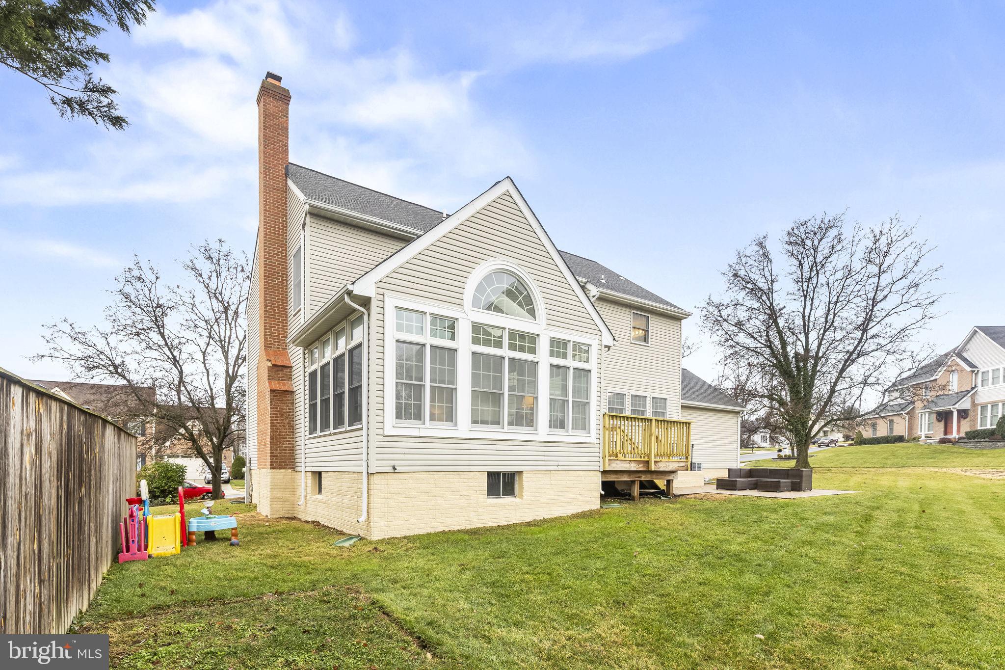 COURTS OF FOUR SEASONS - Residential