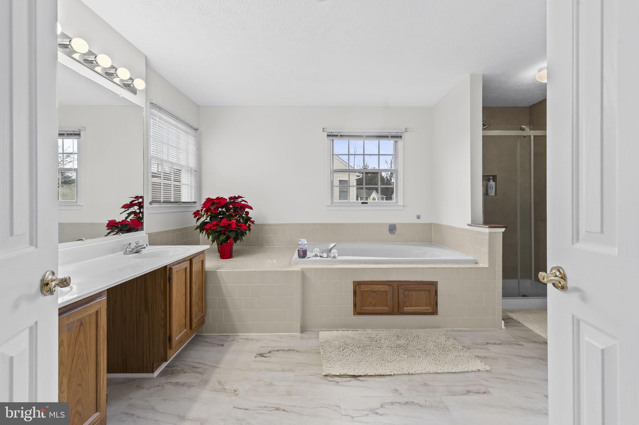 COURTS OF FOUR SEASONS - Residential