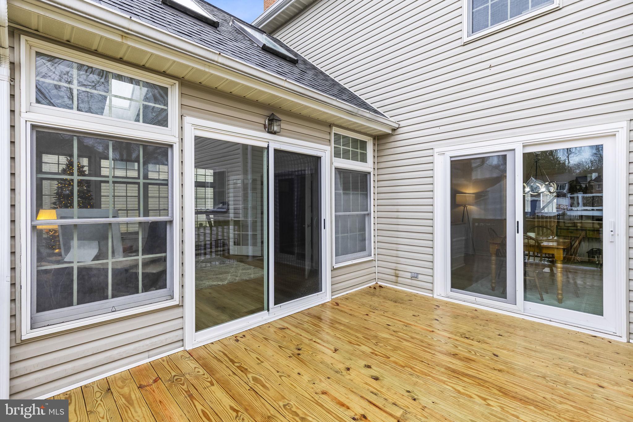 COURTS OF FOUR SEASONS - Residential