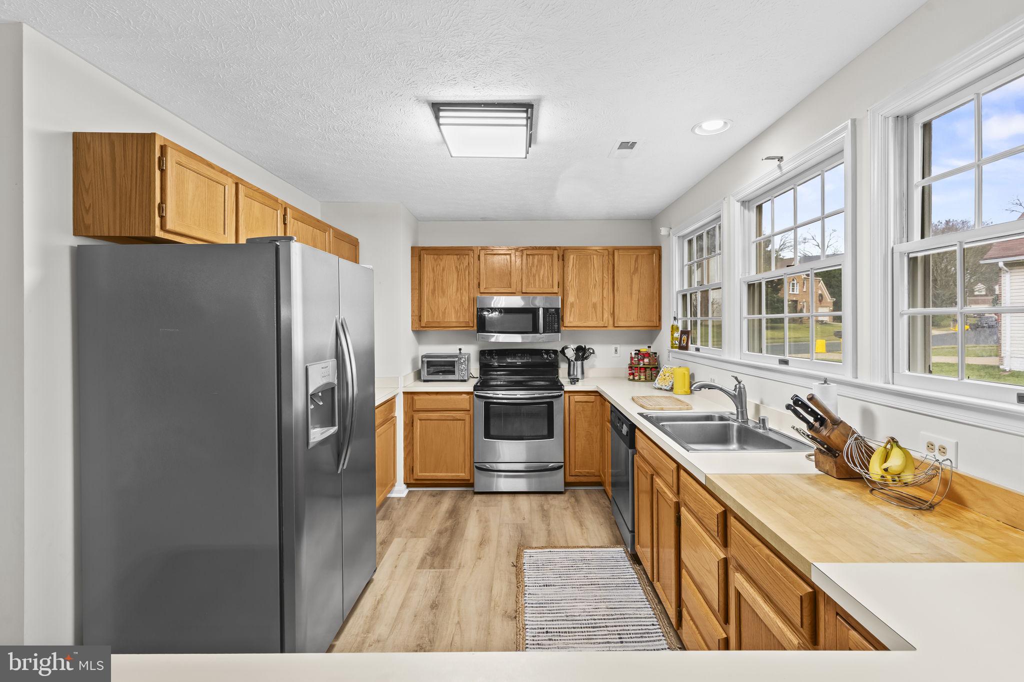 COURTS OF FOUR SEASONS - Residential