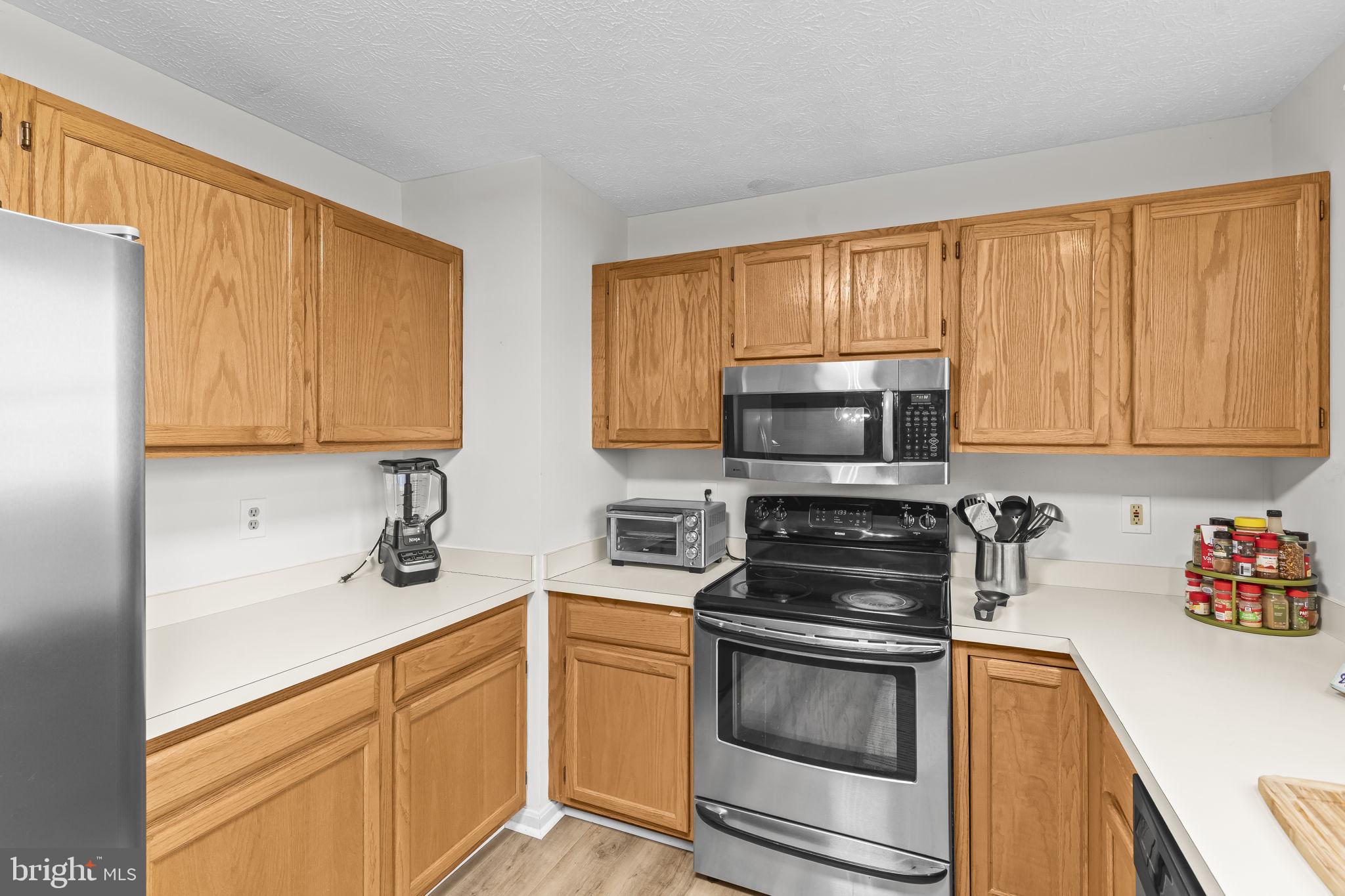 COURTS OF FOUR SEASONS - Residential