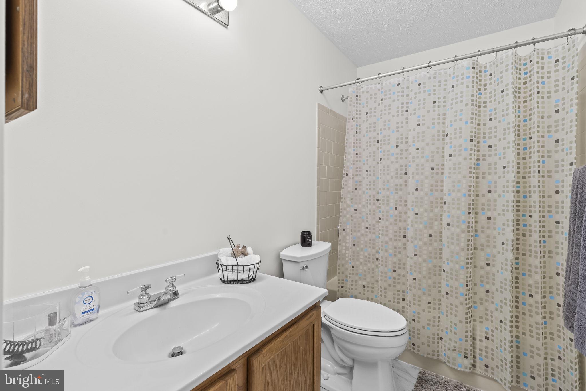 COURTS OF FOUR SEASONS - Residential