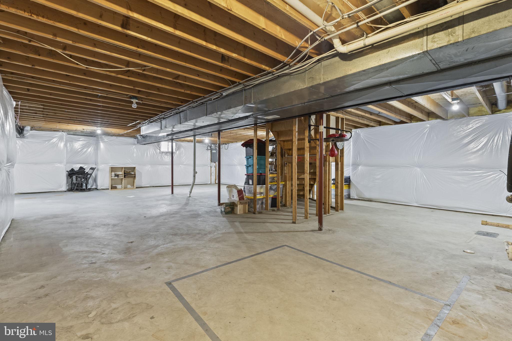 COURTS OF FOUR SEASONS - Residential