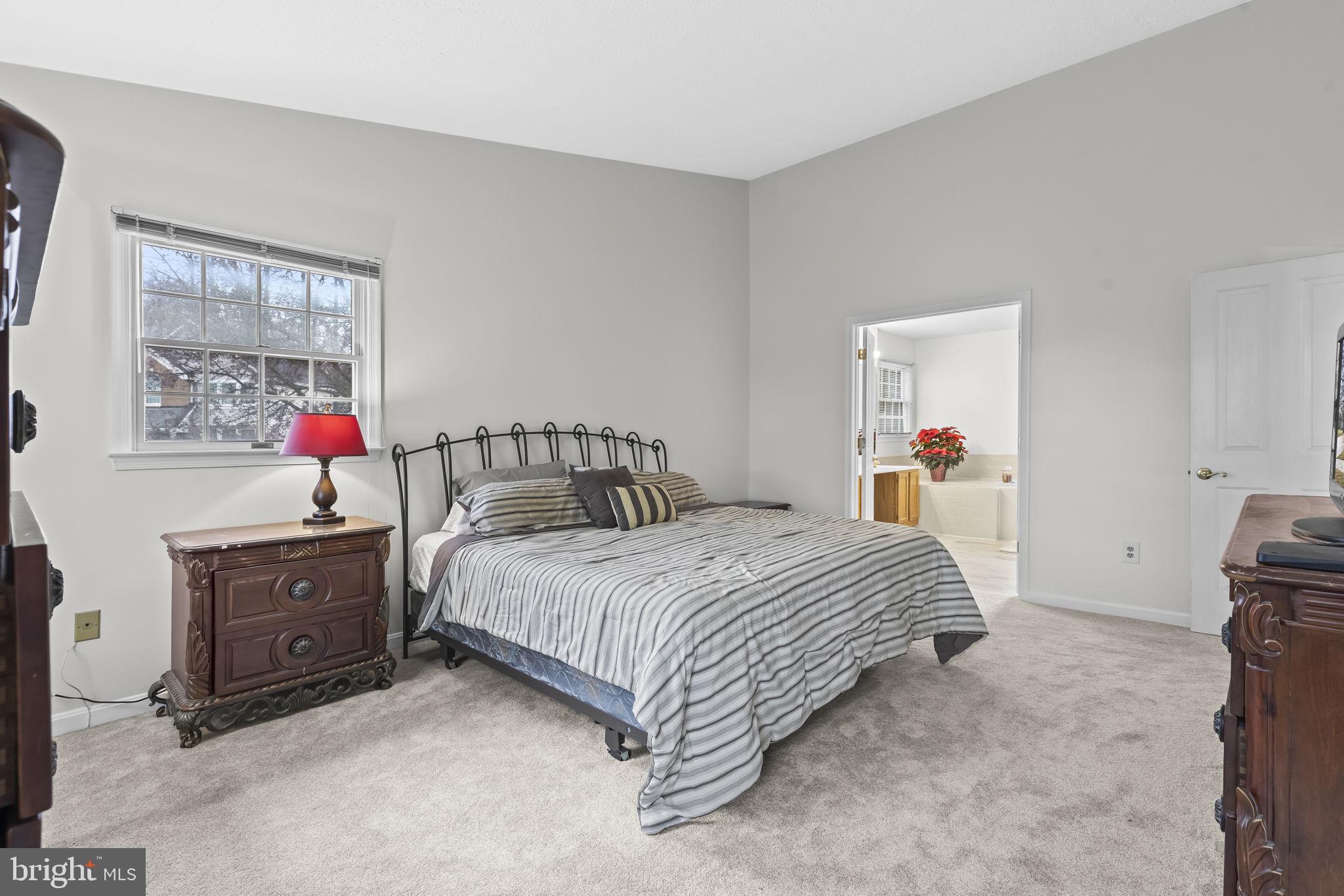 COURTS OF FOUR SEASONS - Residential