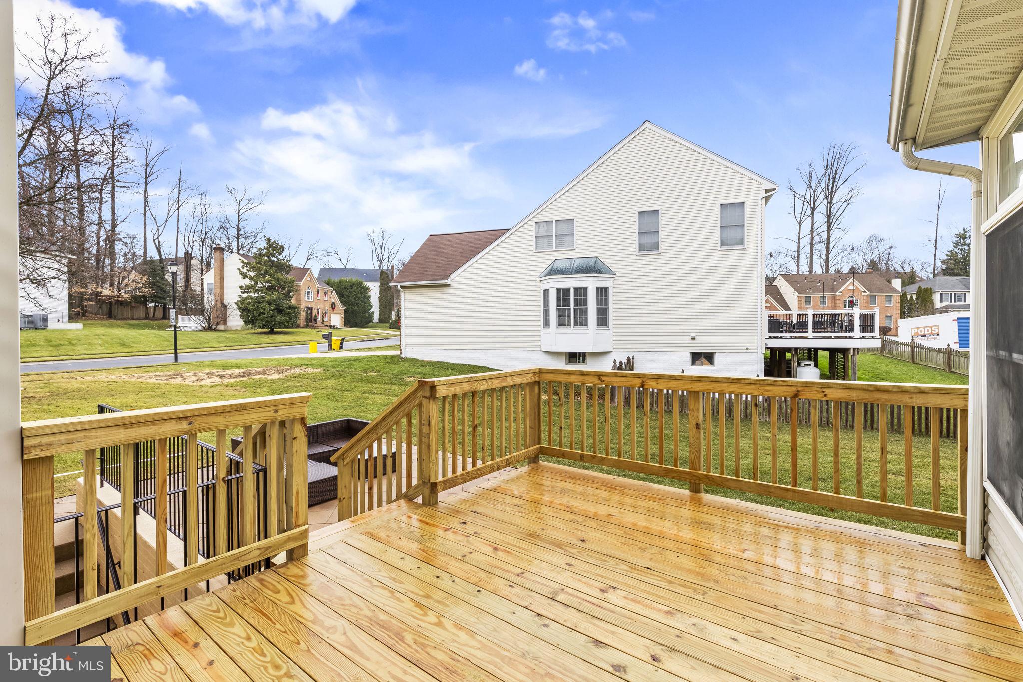 COURTS OF FOUR SEASONS - Residential