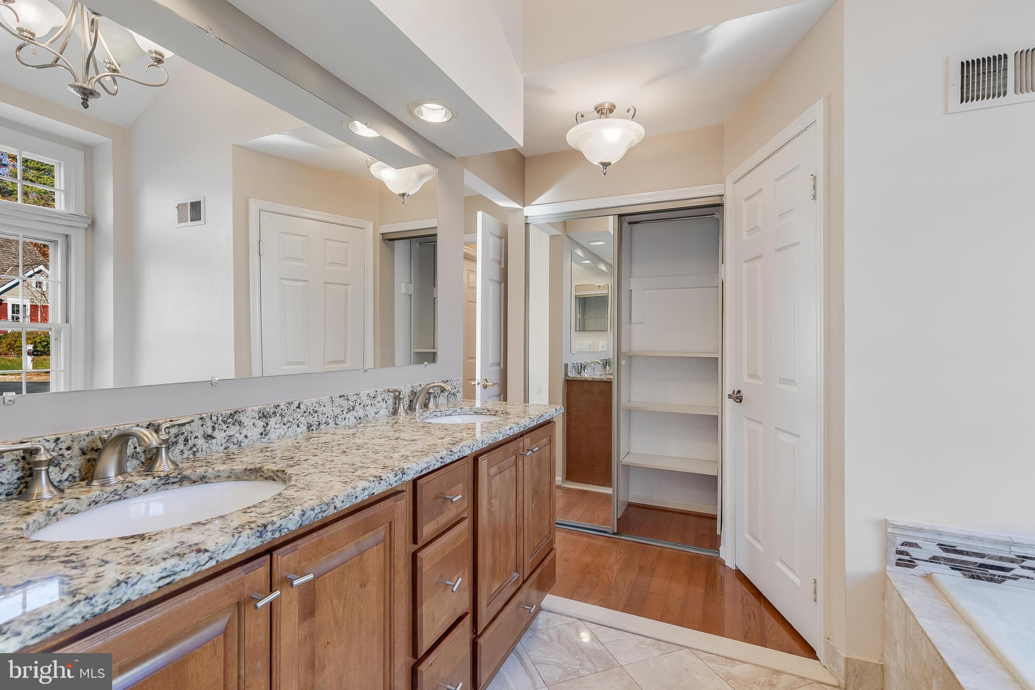 RESTON - Residential Lease