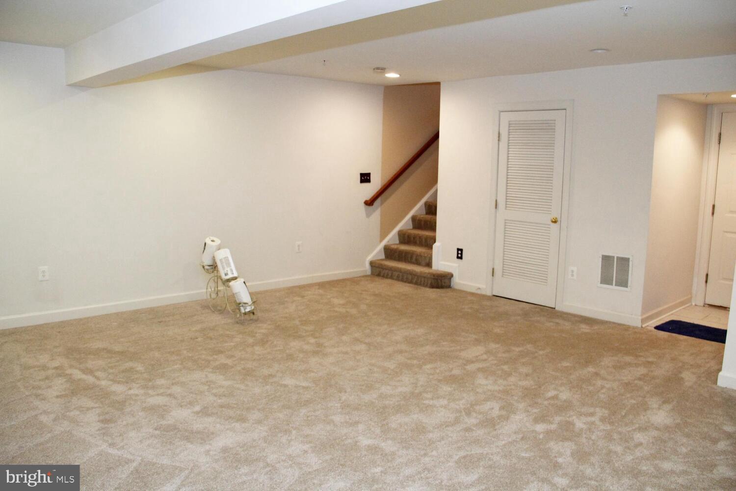 DORCHESTER WOODS - Residential Lease