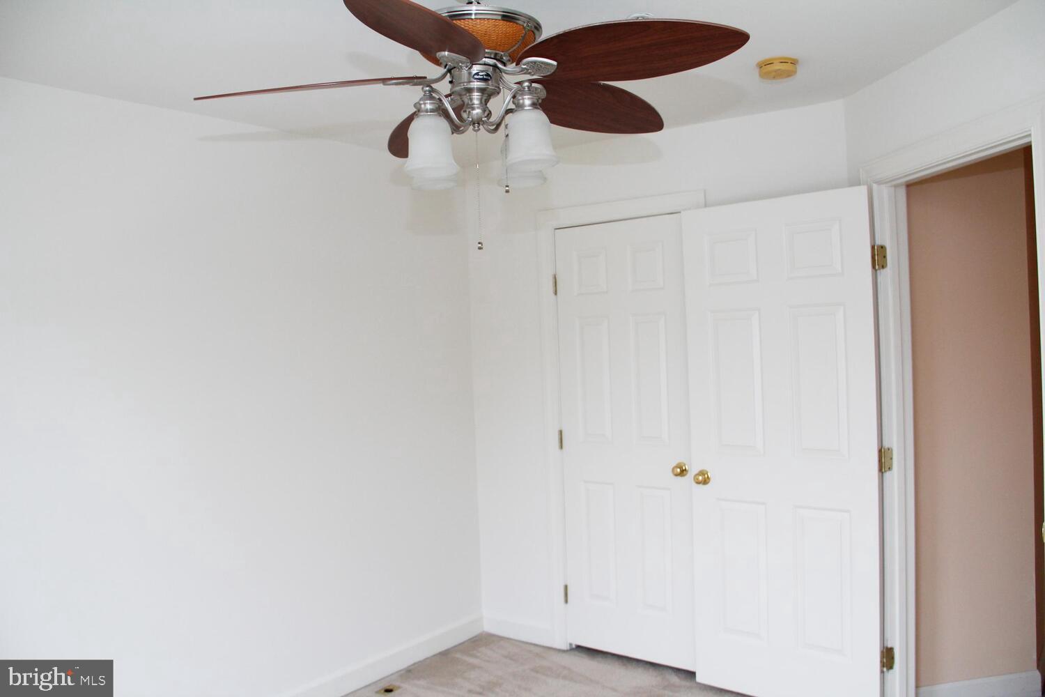 DORCHESTER WOODS - Residential Lease