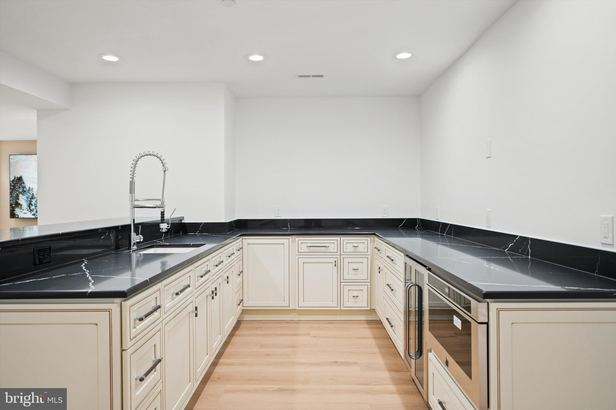 KENWOOD PARK - Residential