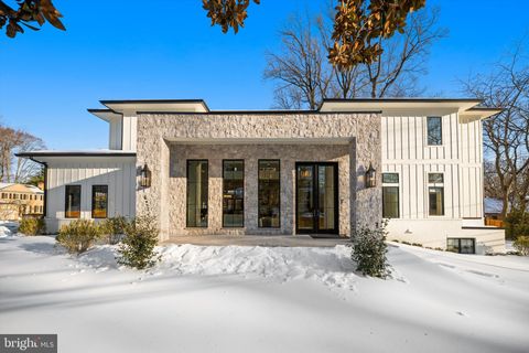 Photo of 6809 Whittier Boulevard, BETHESDA, MD 20817 (MLS # MDMC2211354)