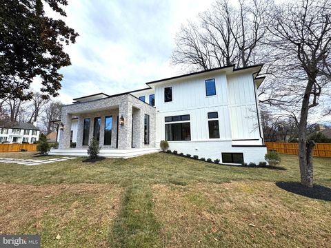 Photo of 6809 Whittier Boulevard, BETHESDA, MD 20817 (MLS # MDMC2211354)