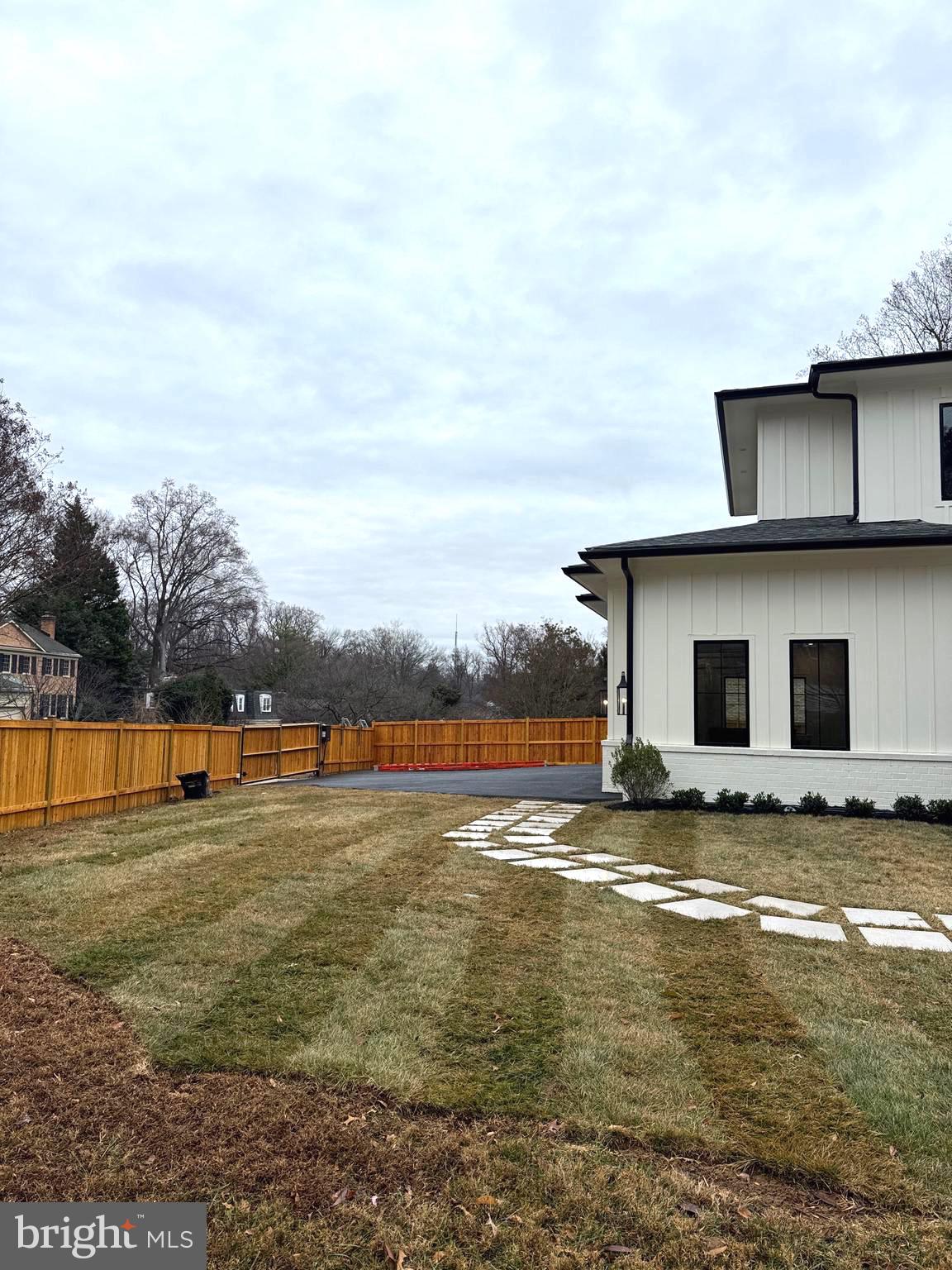 6809 WHITTIER BOULEVARD