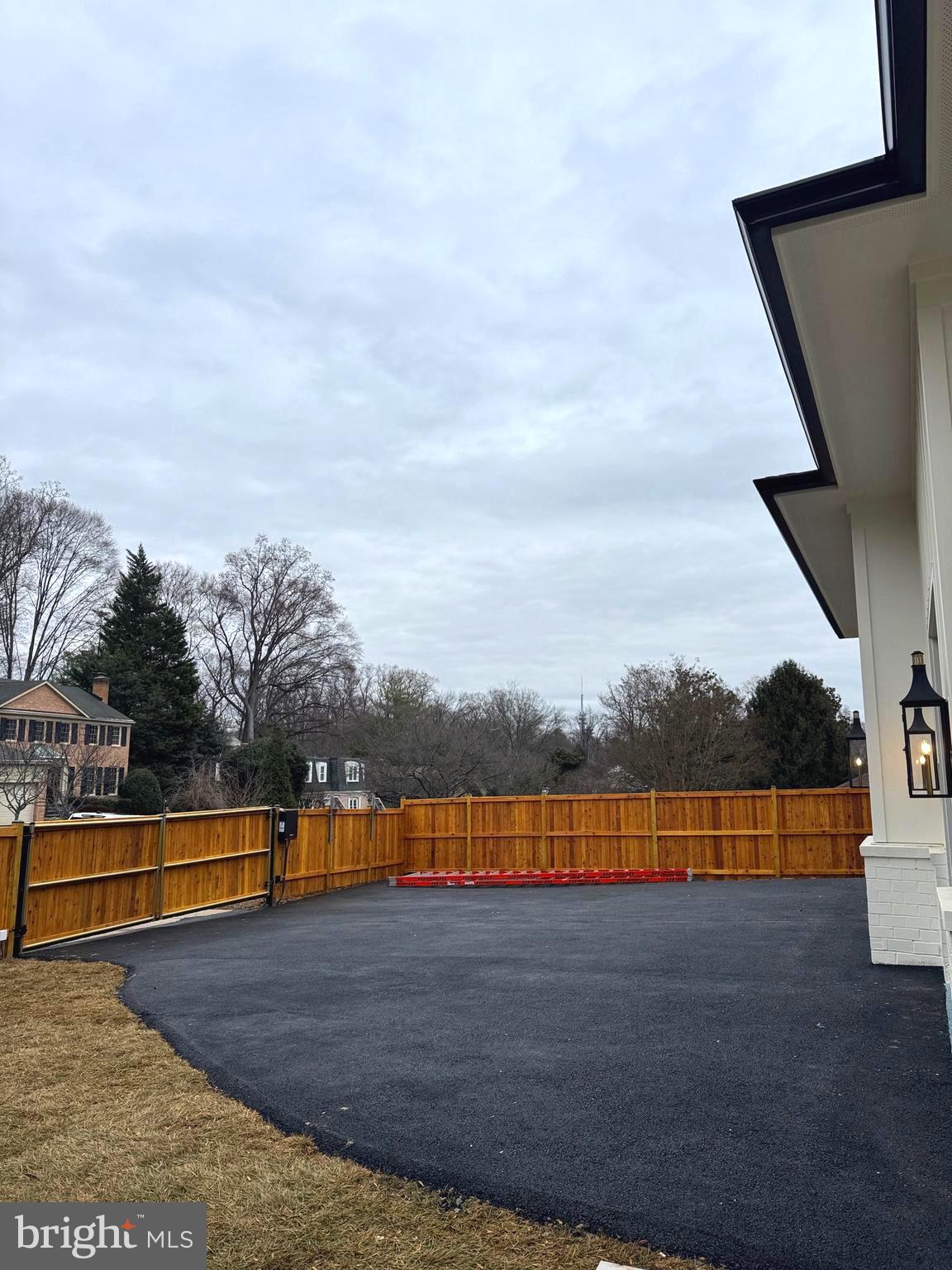 6809 WHITTIER BOULEVARD