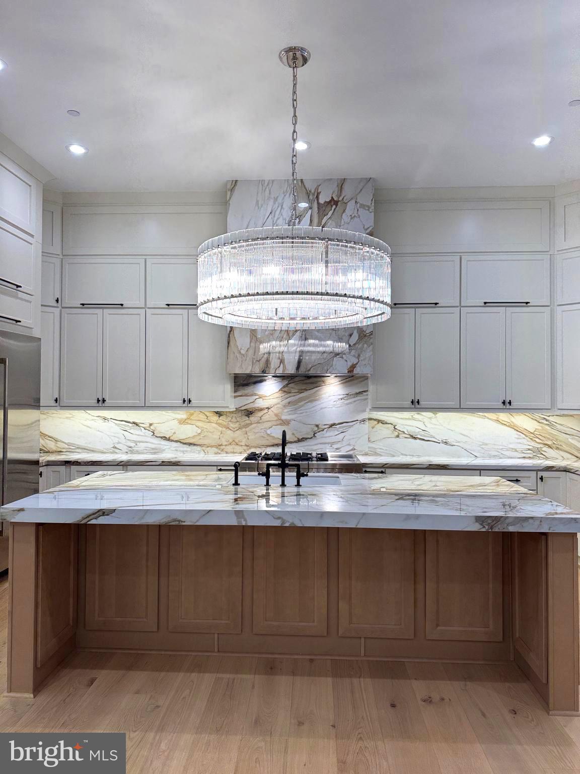 6809 WHITTIER BOULEVARD